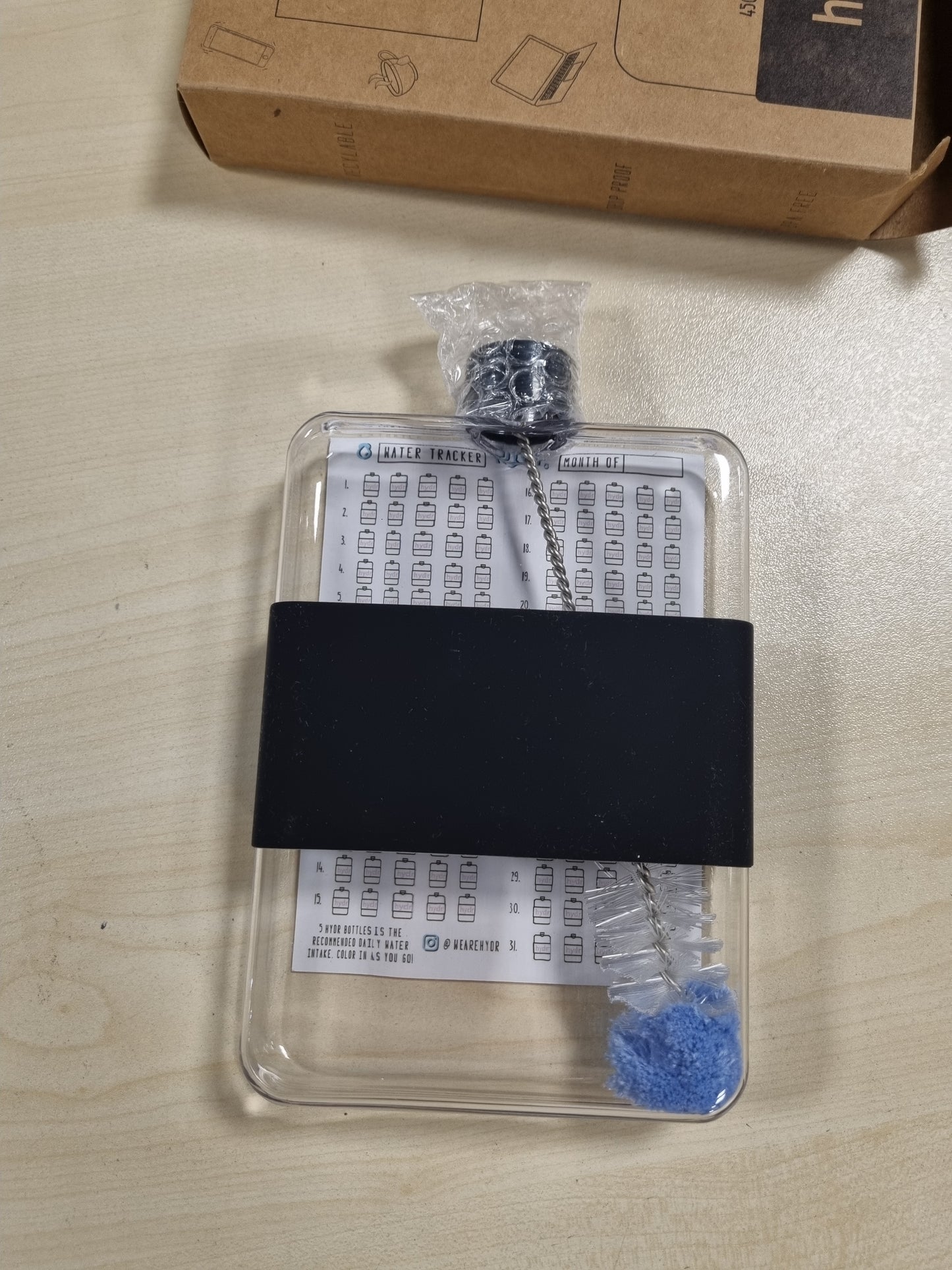 223901 - SHISHE UJI 425 ML, FLEXIBILE, PA BPA, KATRORE, E PAPËRSHKUESHME NGA RRJEDHJET, E HOLLË, E ZEZË