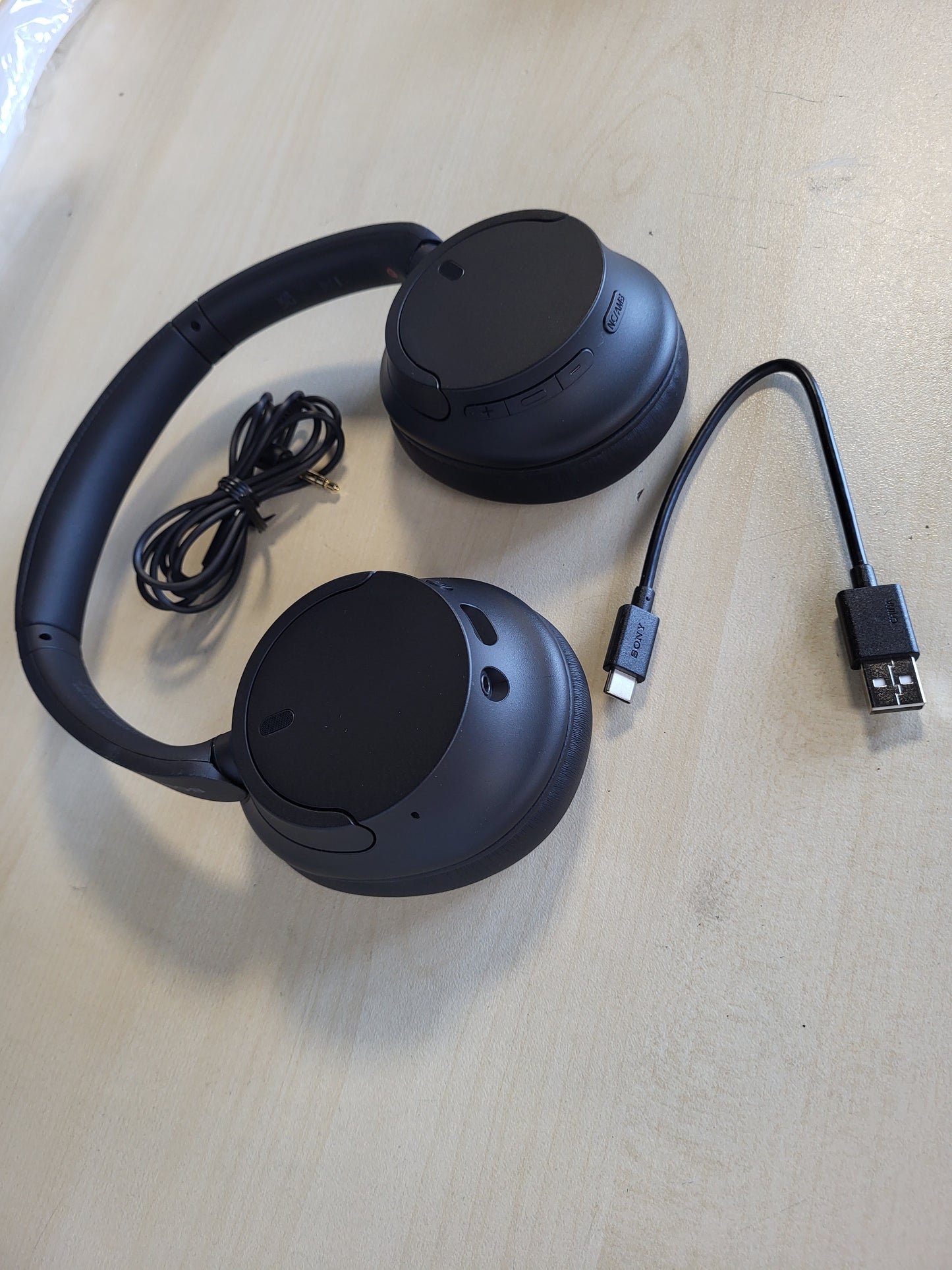 266077 - SONY WH-CH720N - Kufje pa tel Bluetooth, anulim zhurmash, mikrofon i integruar, jetëgjatësi baterie deri në 35 orë, karikim i shpejtë, i zi