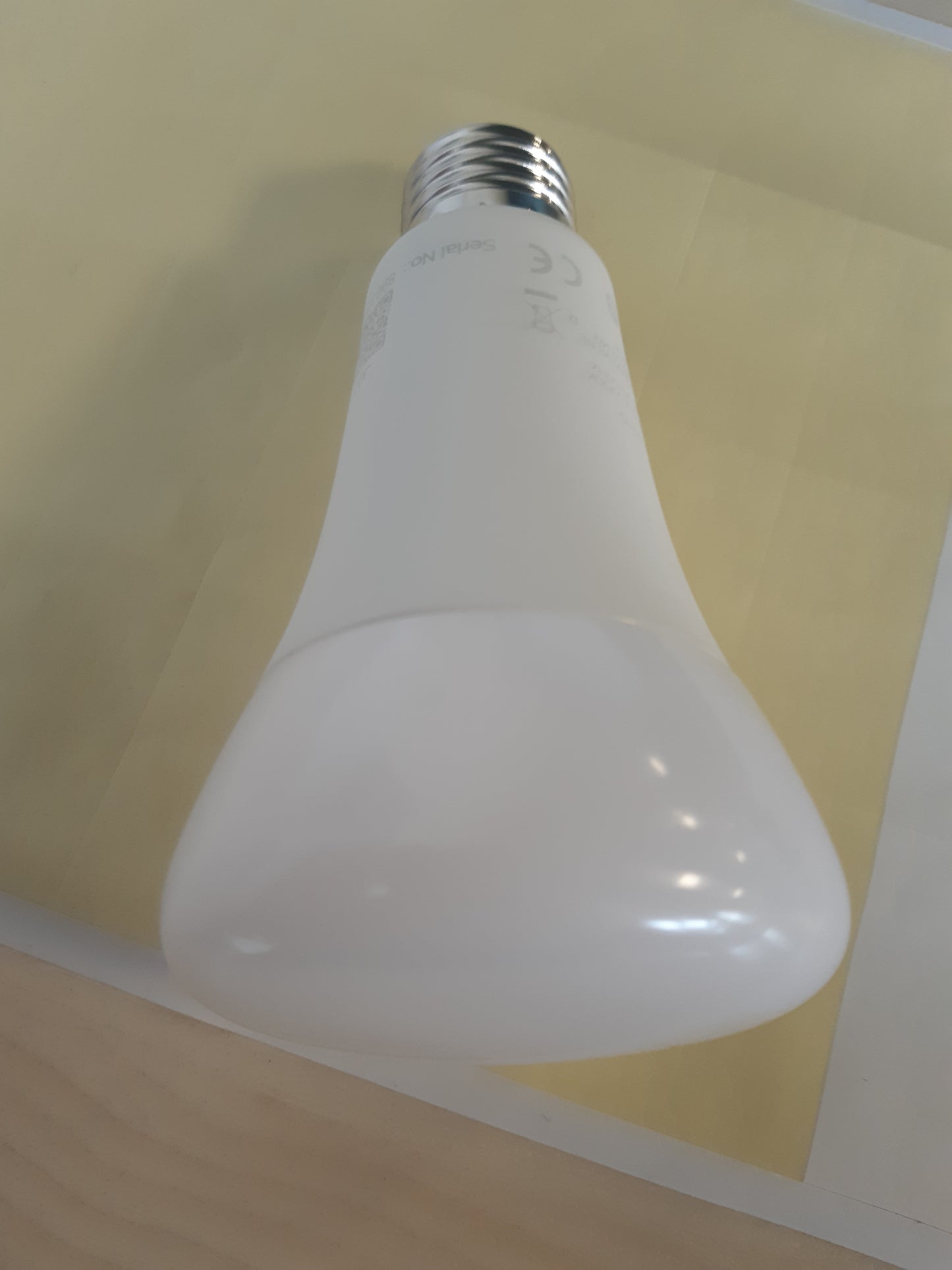 261221 - PHILIPS Hue White E27, pako e vetme, 1600lm, dritë e bardhë e ngrohtë, e errësueshme, kontrollueshme me aplikacionin, e pajtueshme me Amazon Alexa