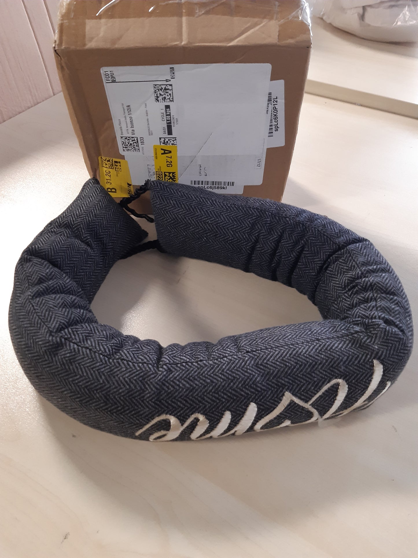 188533 - COM-FOUR® Përjashtues i Rrymës së Fryrjes, Tapet për Derë Ekstra i Fortë - Gri me Vija