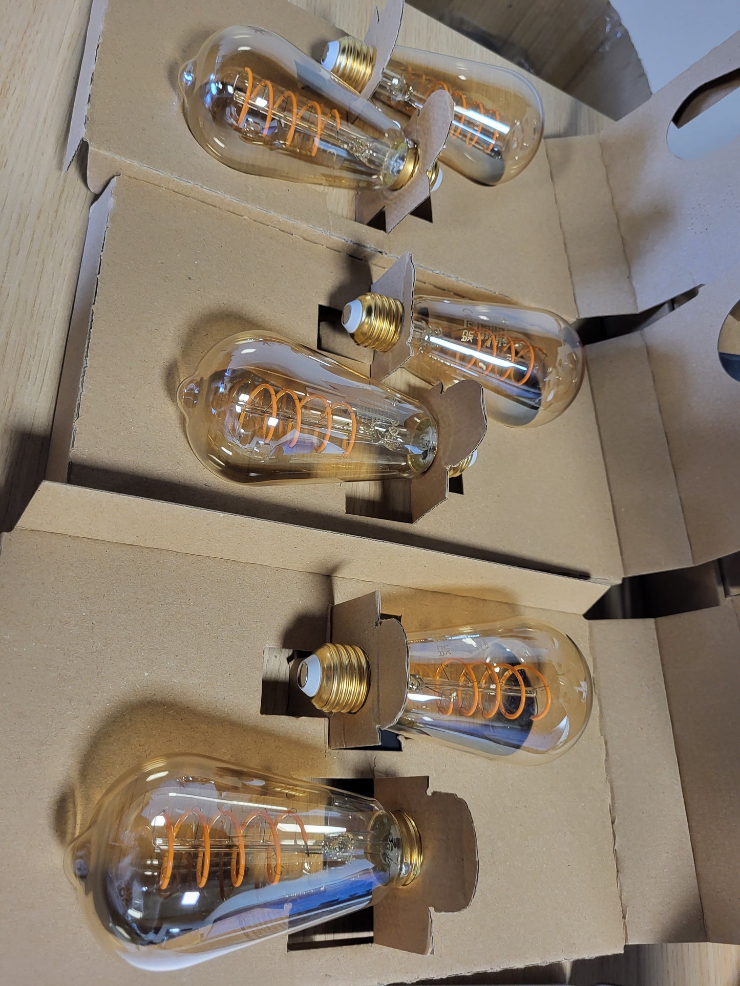 250678 - AMAZONBASICS Llambë LED Vintage, E27, ST64, 4 W (ekuivalent me 25 W), 1800 K, Pako me 6 copë
