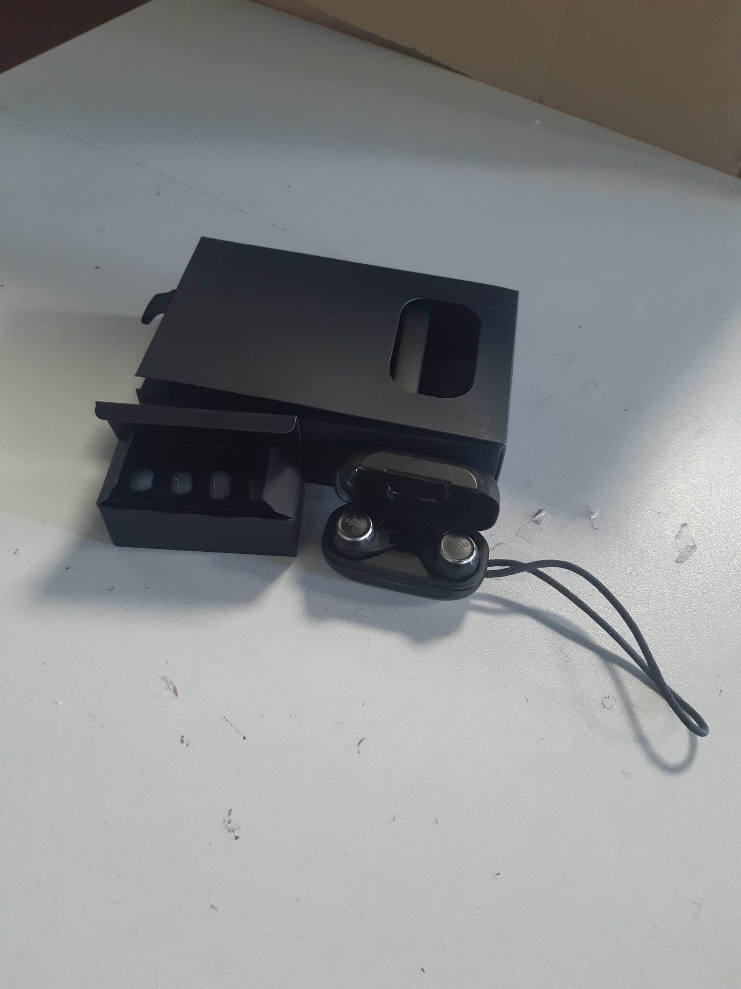 267641 - JBL REFLECT AERO IN-EAR – Kufje me teknologji adaptive për anulimin e zhurmës, dizajn i papërshkueshëm nga uji, jetëgjatësi baterie 8 orë, ngjyrë e zezë