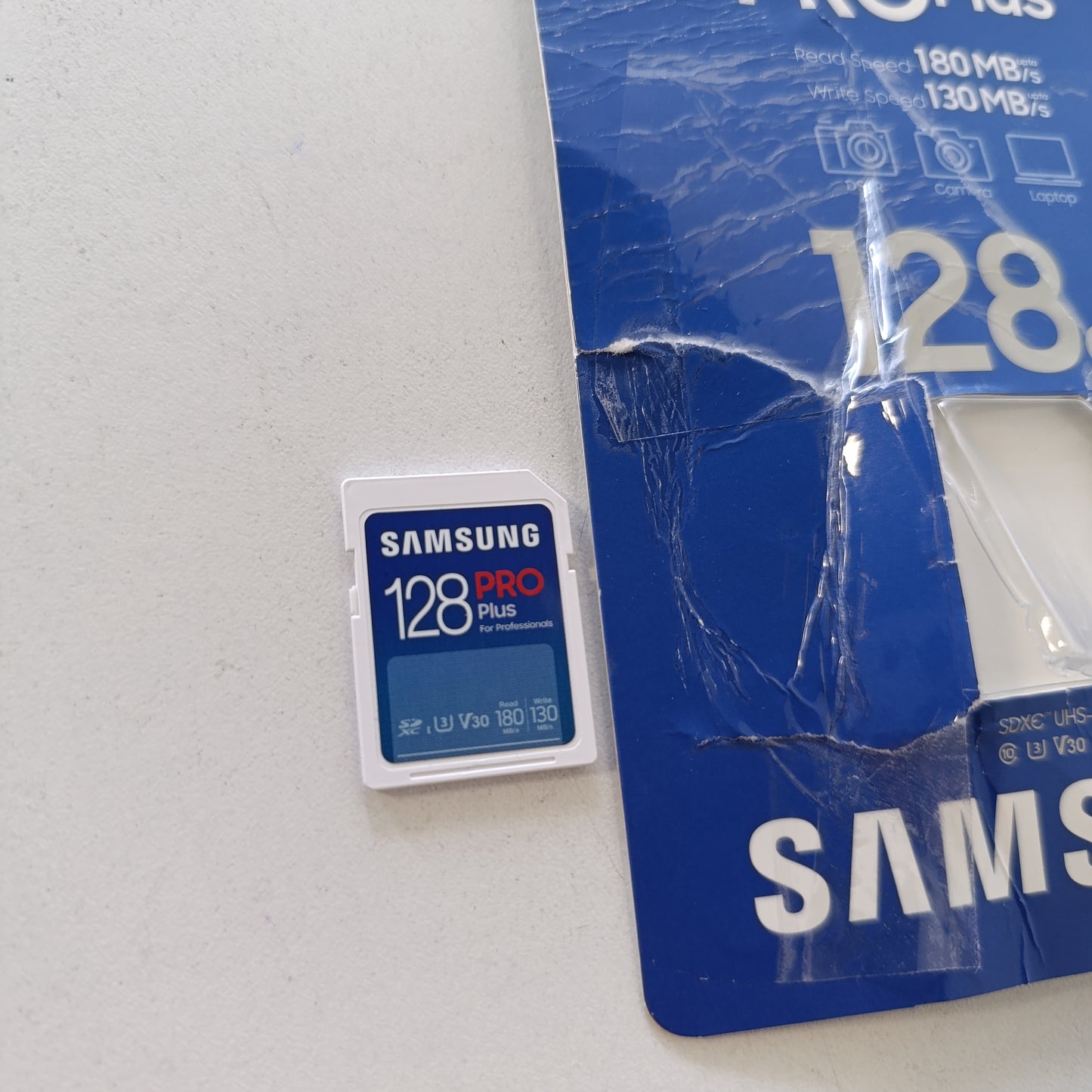 268873 - KARTË SD SAMSUNG PRO PLUS: 128 GB, UHS-I U3, lexim 180 MB/s, shkrim 130 MB/s, për DSLR dhe kamera sistemi, MB-SD128S/EU.