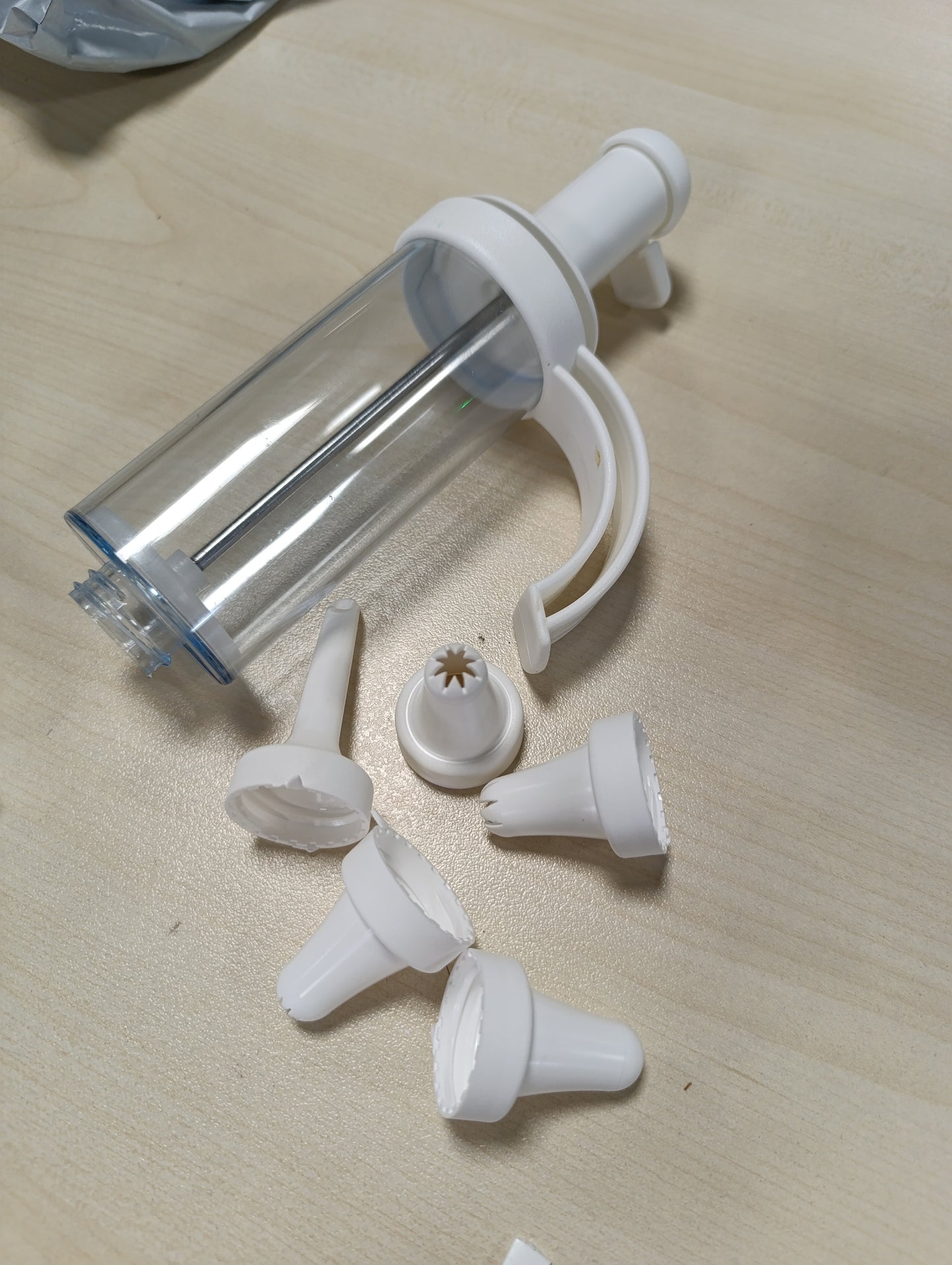 224014 - Westmark Shiringë për dekorim dhe donut, 5 gryka, kapacitet 180 ml, plastikë/çelik inox, transparente/e bardhë, numri 31162260