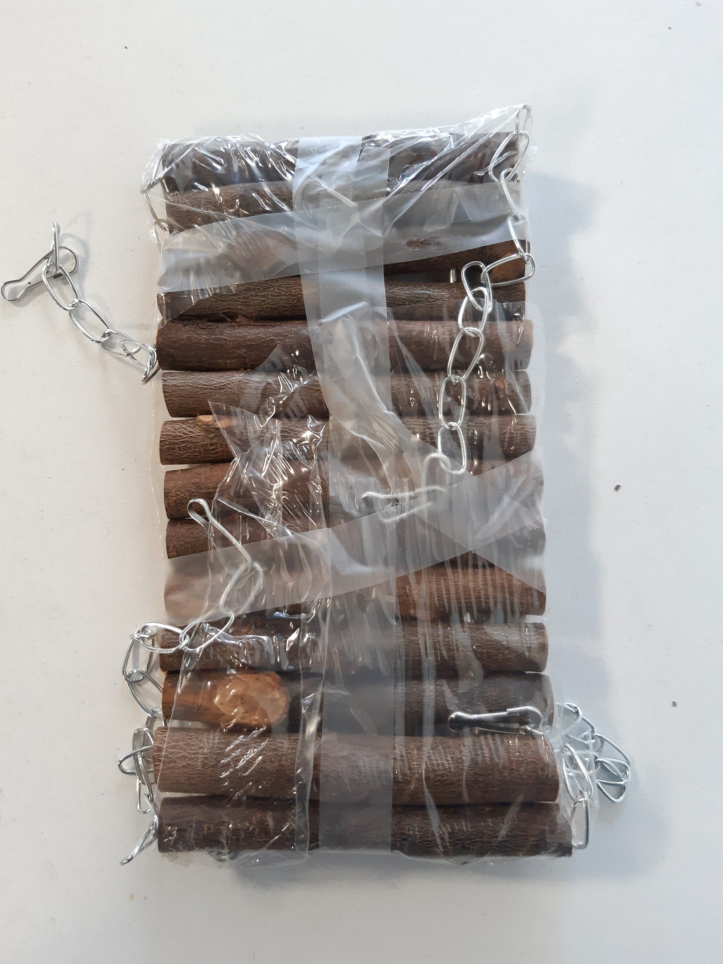 203055 - BUBIMEX Urë Argëtuese për Brejtësi, 100% Druri Natyral, Përshtatet për Lepuj, Derra Guinea, dhe Hamsterë, Mund të Varet në Kafaz, Madhësi 10x20cm, Instalim i Lehtë