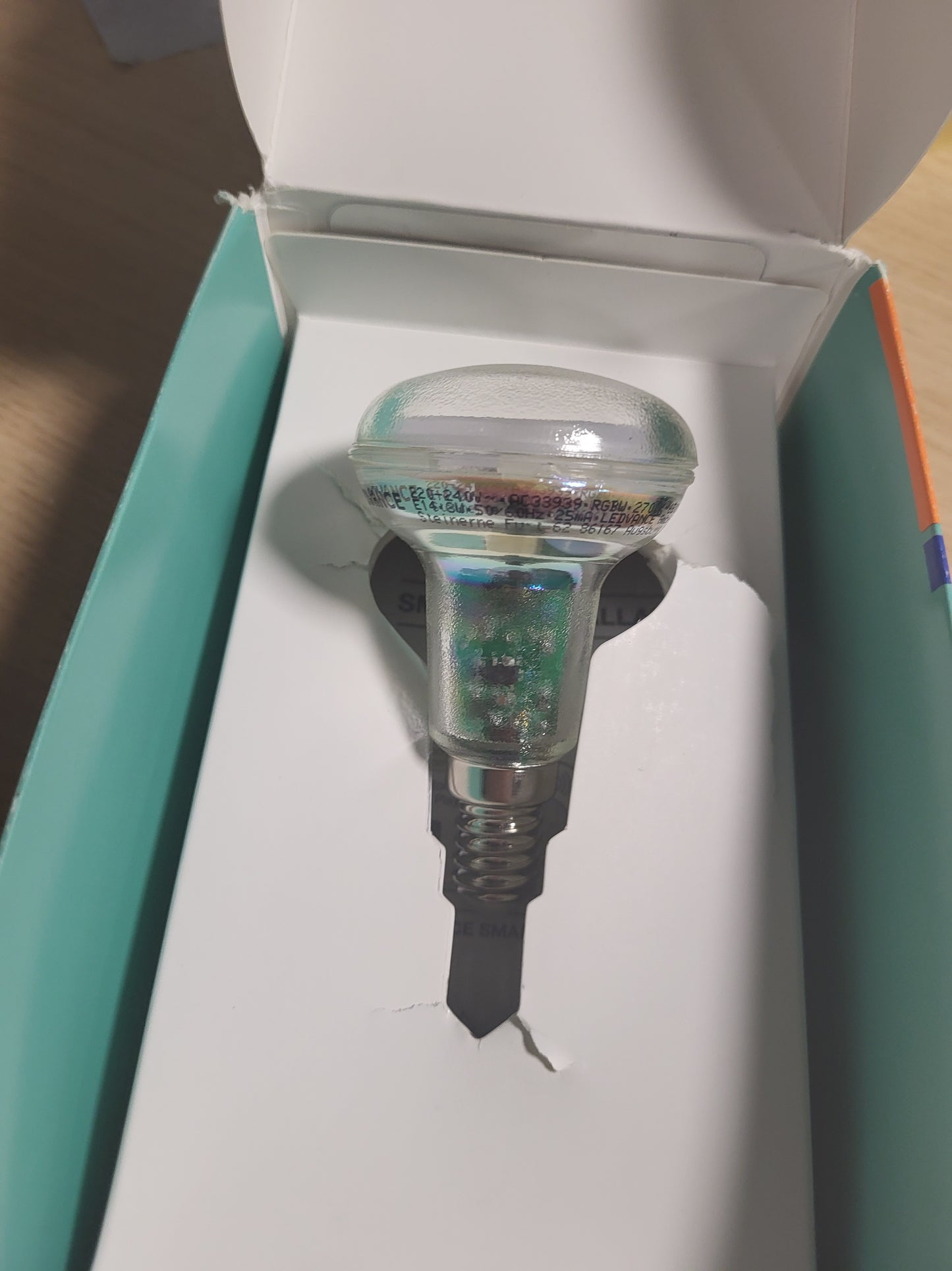 256278 - LEDVANCE Llambë Smart LED me rrjetë Bluetooth, dritë e fokusuar R50 për bazë qelqi E14 me 3W, zëvendëson llambat reflektuese konvencionale 40W, e kontrollueshme me Alexa dhe Google Assistant, pako me 1, RGBW