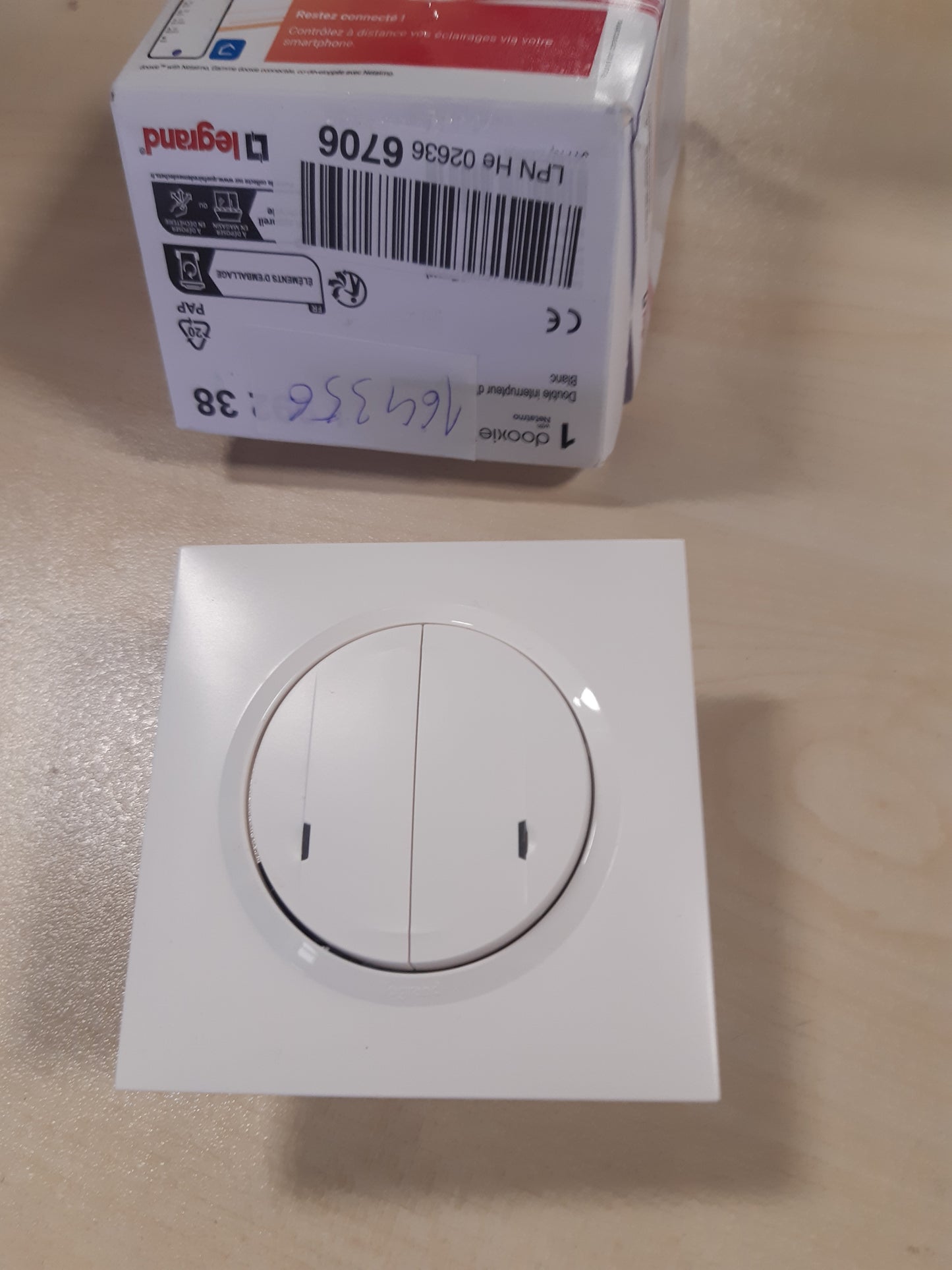 164356 - LEGRAND Dooxie Ndërprerës 2x250W, Kompatibël me të gjitha sistemet e karikimit, LED 5W-125W - Komplet Dooxie me Netatmo (Montim, Mbështetëse, Mbulesë dhe Pllakë) - Ngjyra e Bardhë