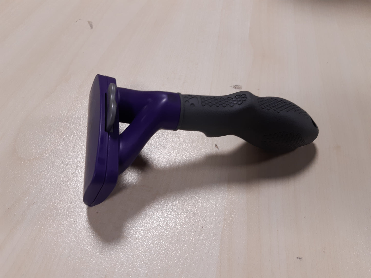 261542 - FURMINATOR M/L për heqjen e qimeve të lëshuara për macet me qime të gjata/mesatare, dizajn i përmirësuar
