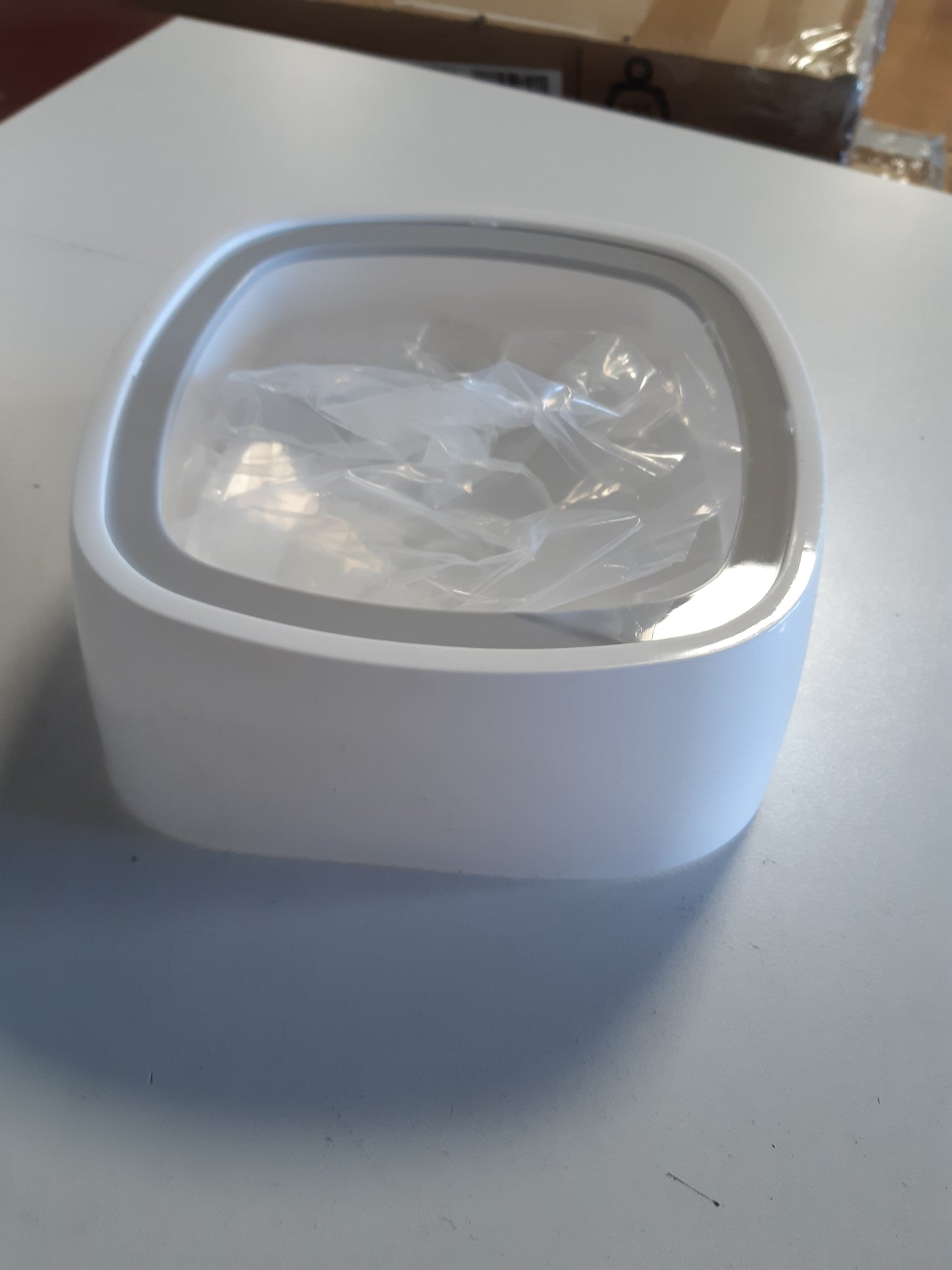 216685 - Enë uji 1.5L për mace/qen - Kundër spërkatjeve