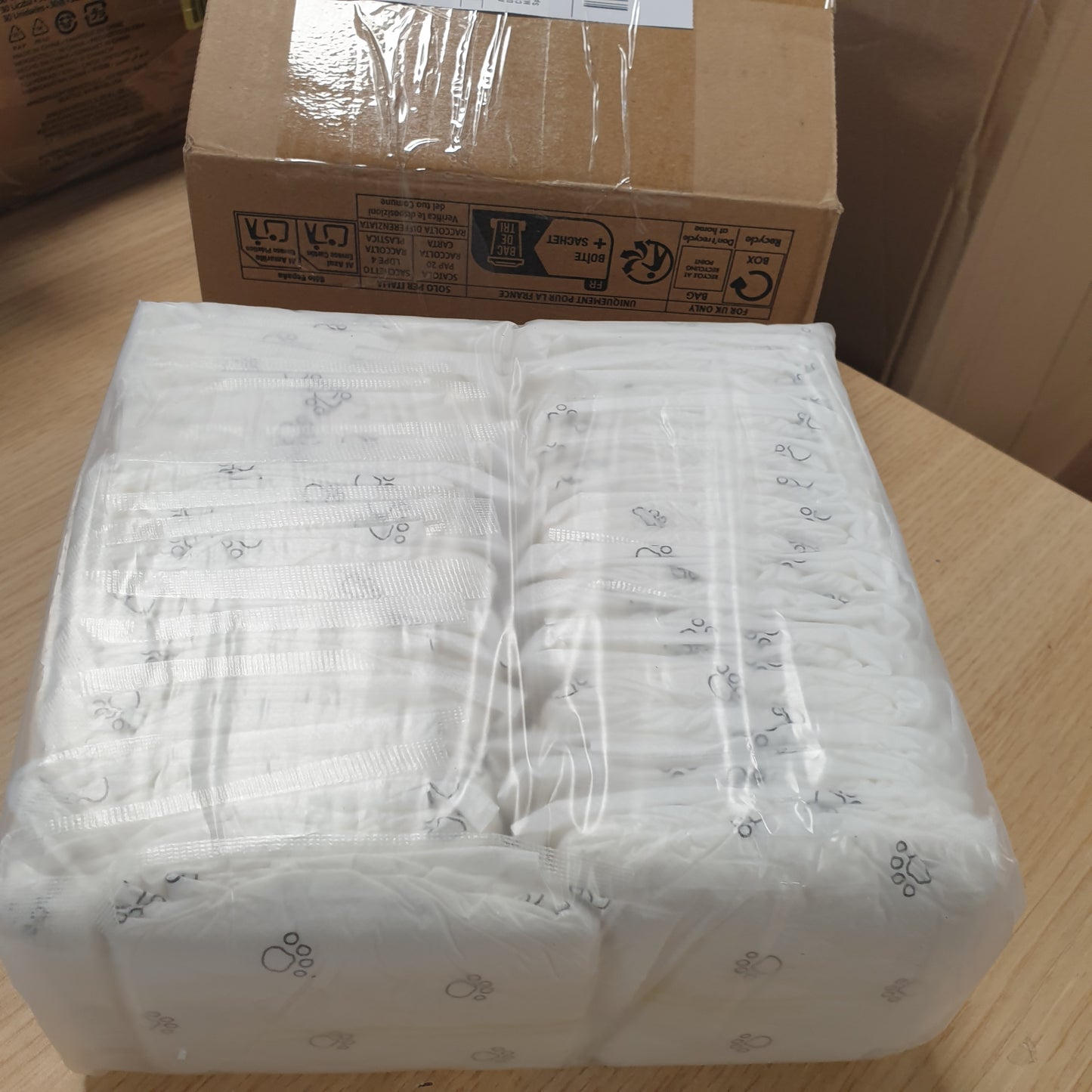 229221 - AMAZON BASICS Pelena për qen meshkuj, të disponueshme, Madhësia XS, të bardha, 30 copë