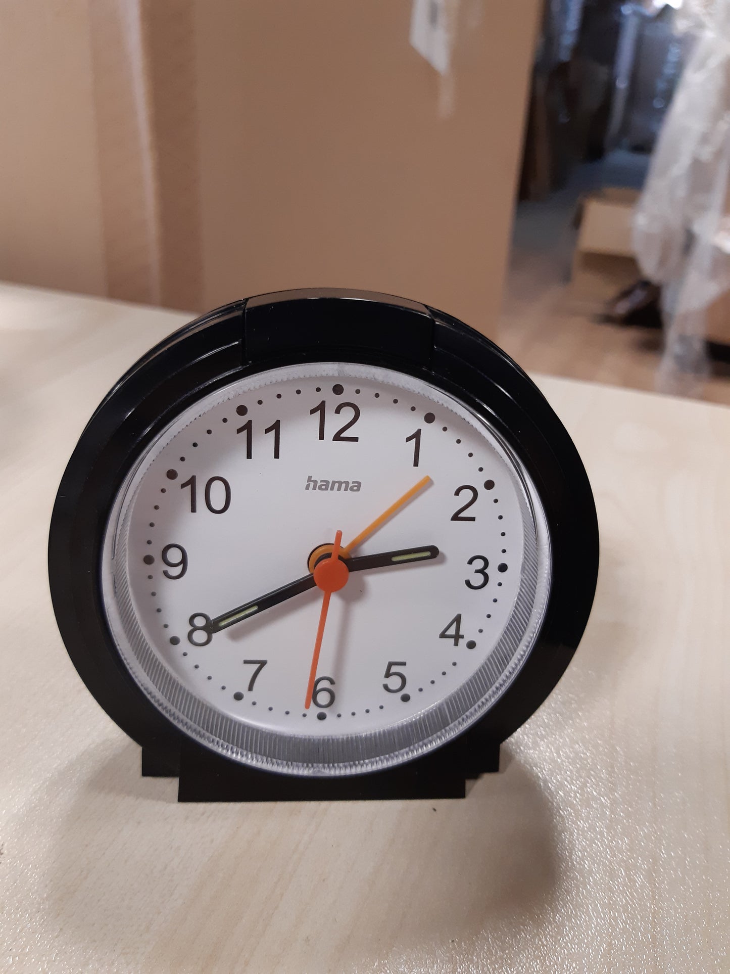 202807 - HAMA Orë Alarmi Analoge pa Tik-tak, 12.5 x 6.5 x 17cm me Akrepë Fluoreshente dhe Funskion Alarmi Rregullueshëm, e Zezë