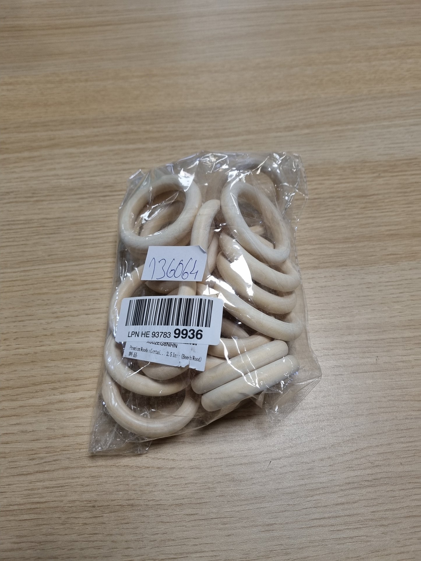 136064 - PREMIUM - Unaza Perdesh prej Druri për Dekorim Derë dhe Dritare, Seti prej 20 Copë, Diametri i Brendshëm 4.4 cm, Diametri i Jashtëm 6.3 cm, Materiali: Dru Ahu