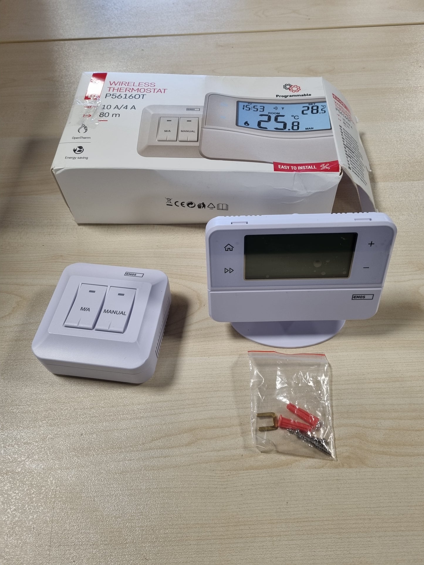 235045 - EMOS - Termostat dhome pa tel, programueshëm, 126 x 84 mm, i bardhë, për sisteme ngrohjeje.