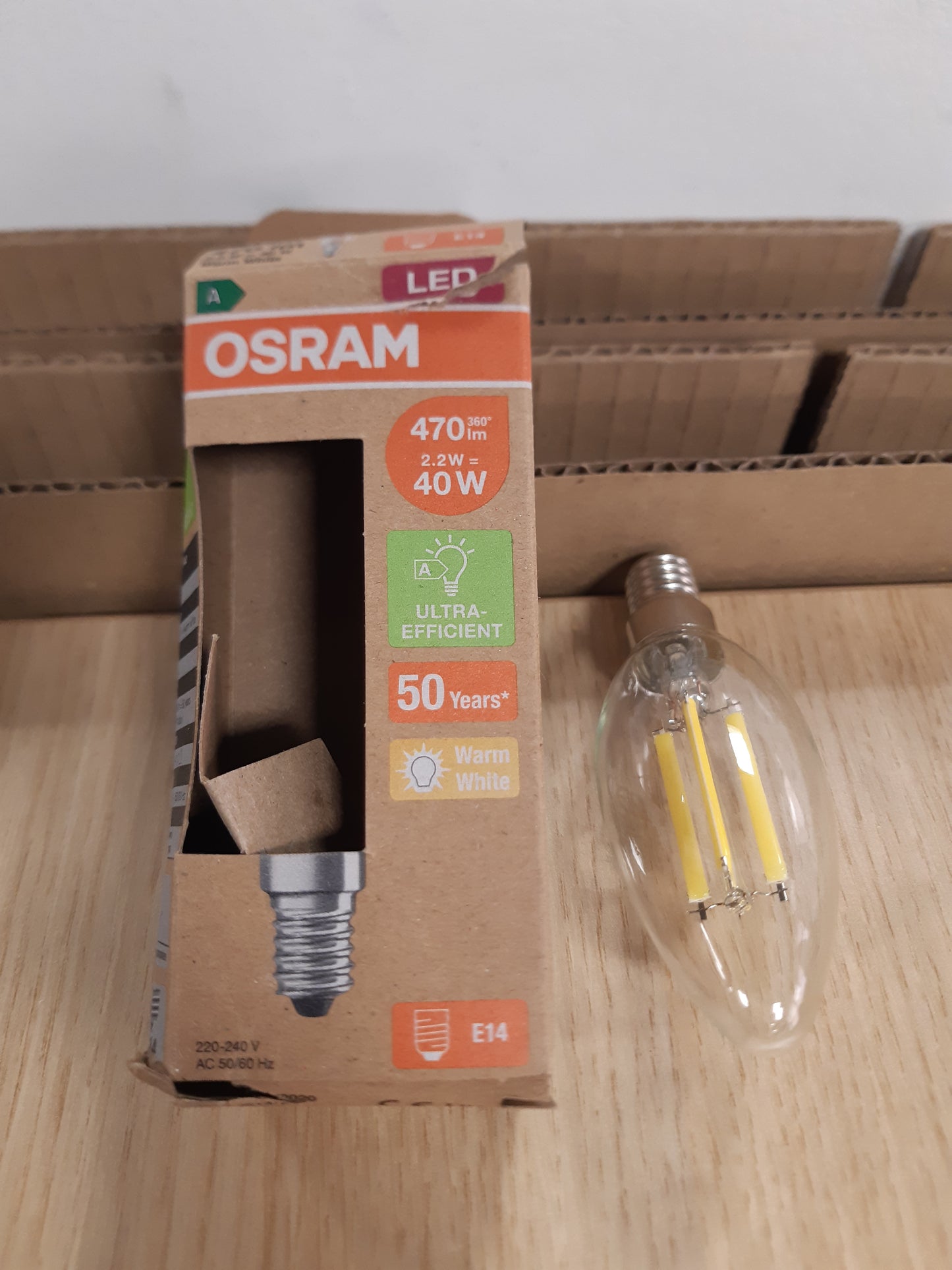 181051 - OSRAM Llampa LED Superstar Classic B 40, Mini Qiri Klasik, Trup Qelqi Transparent, 2.2 W, 470 lm, Prizë E14, 2700 K Dritë e Bardhë e Ngrohtë, Klasa Energjitike A, Diametër 35 mm