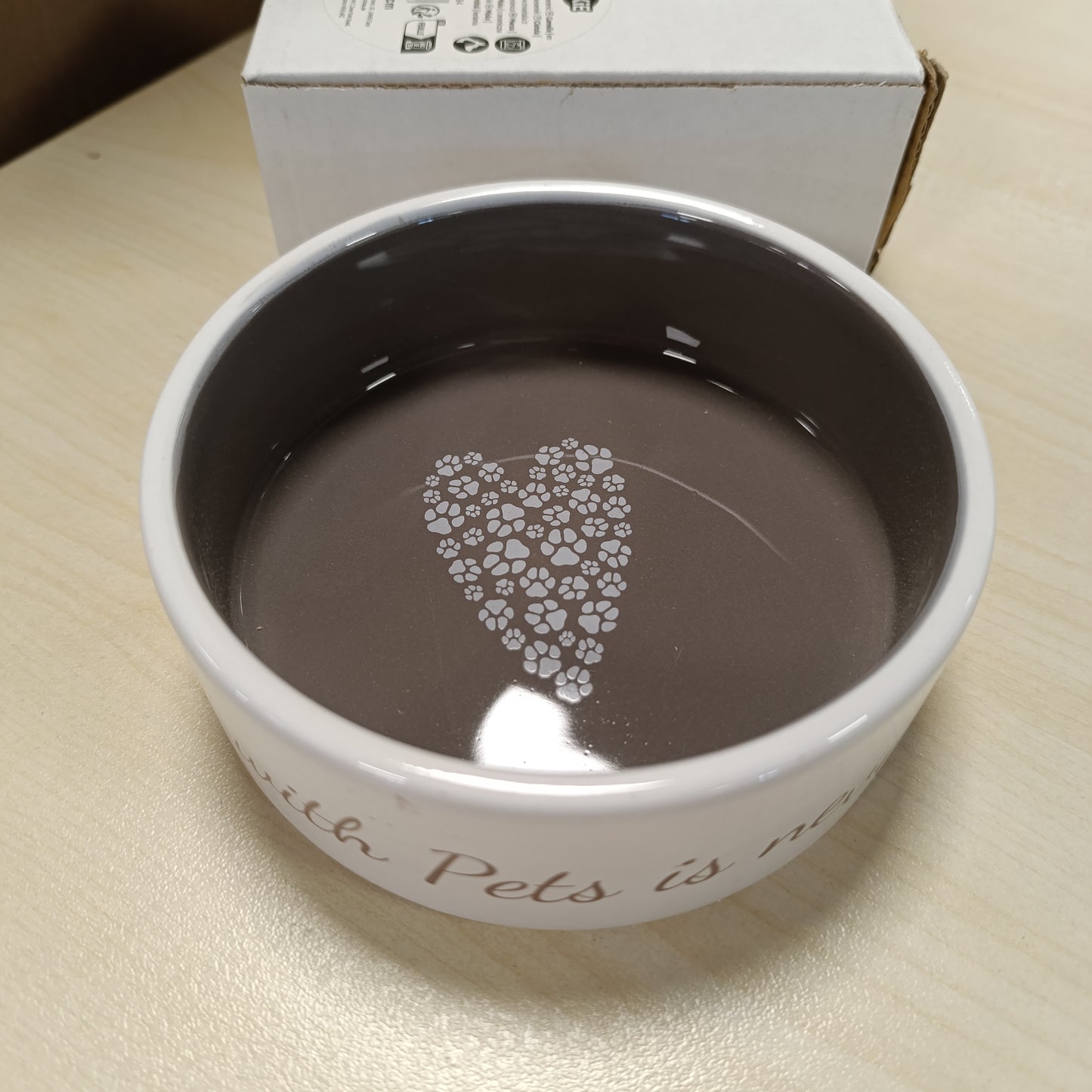 181240 - TRIXIE Tas Qeramik për Kafshët Shtëpiake, Ushqyes për Qen dhe Mace, me Motiv Zemre, Kapacitet 0.3L, Diameter 12cm, I Sigurt për Lavatriçe, Ngjyra Krem/Taupe - Modeli 25053