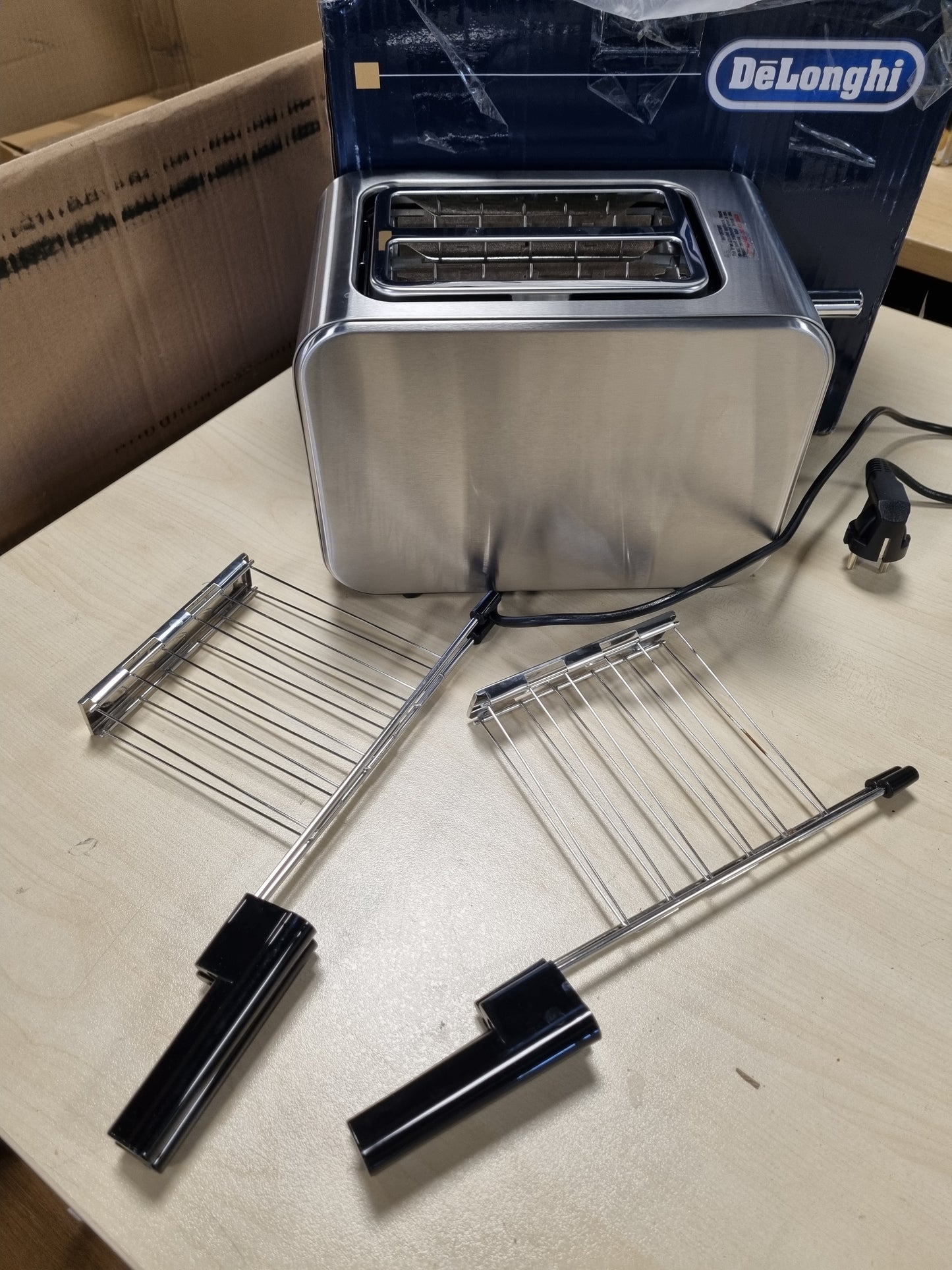 221433 - DE'LONGHI Toster CTX2203.S me mashë, Fuqi 550 Vat, Plastikë, Ngjyrë Argjendi, 3 Funksione, Tabaka për Thërrime