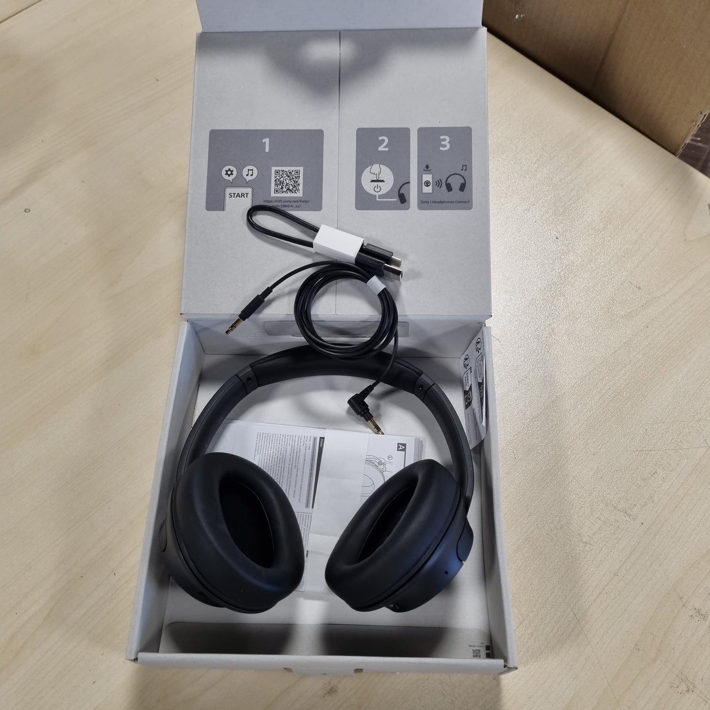 267699 - SONY WH-CH720N - Kufje pa tel Bluetooth me anulim zhurmash - Mikrofon i integruar - Jetëgjatësi baterie deri në 35 orë - Karikim i shpejtë - Ngjyra: e zezë