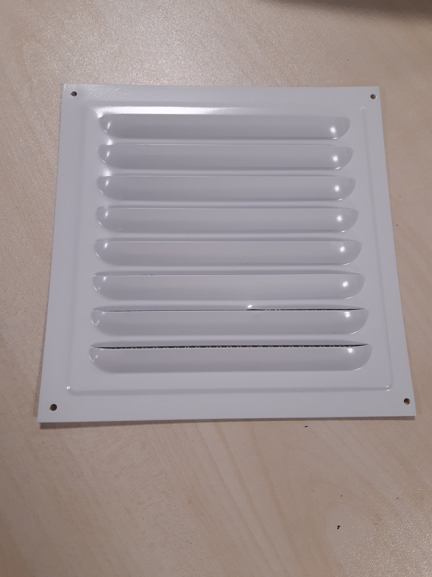 165164 - YIEMI Mbulesë Ventilimi, 200x200 mm, Ngjyra e Bardhë, Grilë Drejtkëndëshe me Rrjetë Insektesh