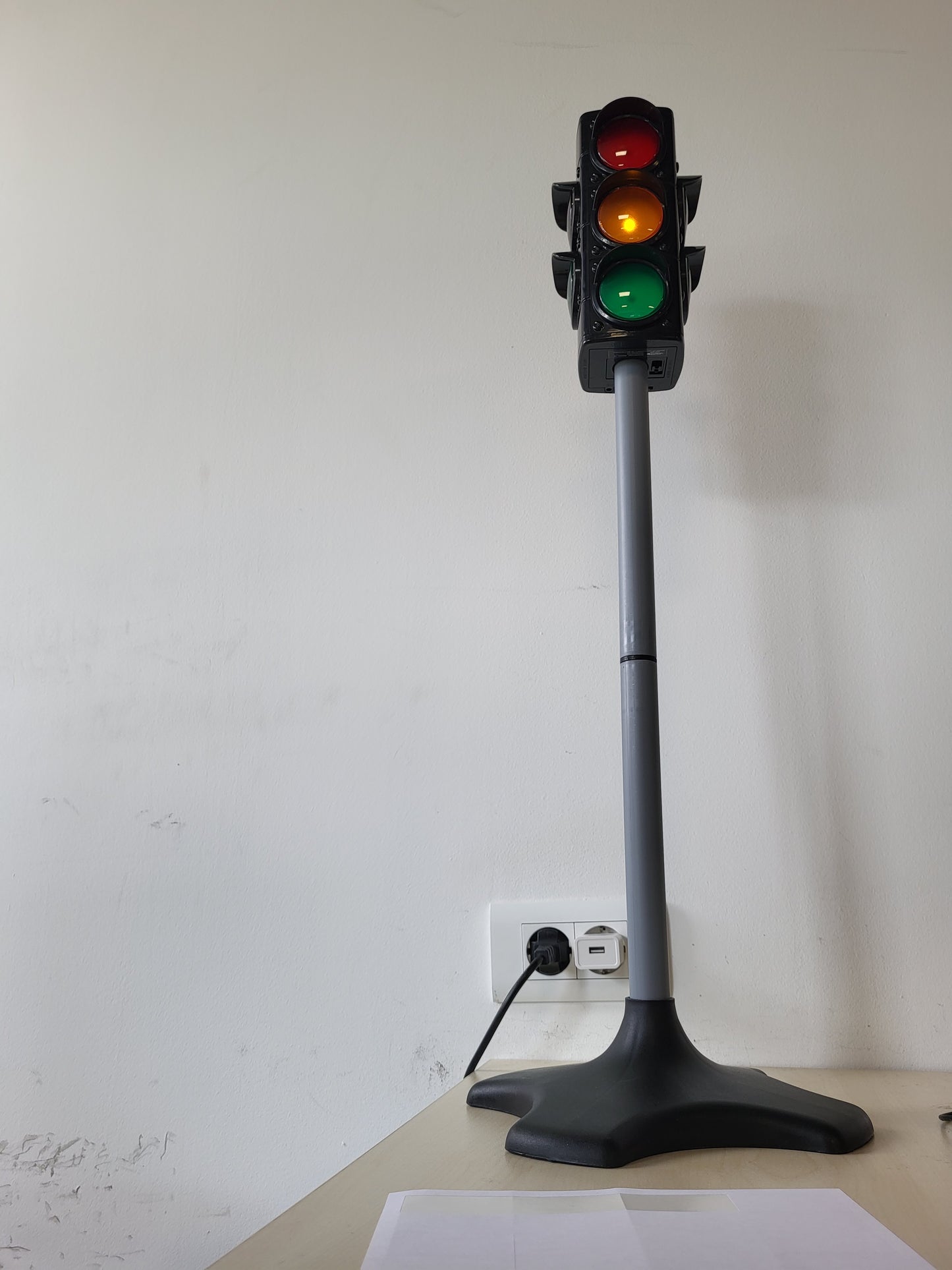 266689 - JAMARA Automjet Semafor i Madh