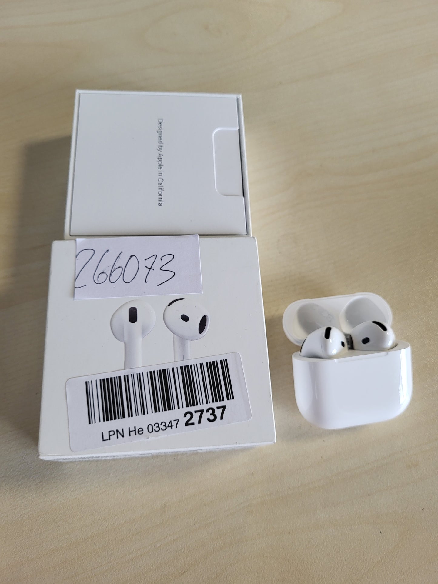 266073 - APPLE AIRPODS 4 - Kufje pa tel, Bluetooth, audio 3D, rezistente ndaj djersës dhe ujit, deri në 24 orë riprodhim, kuti karikimi USB-C