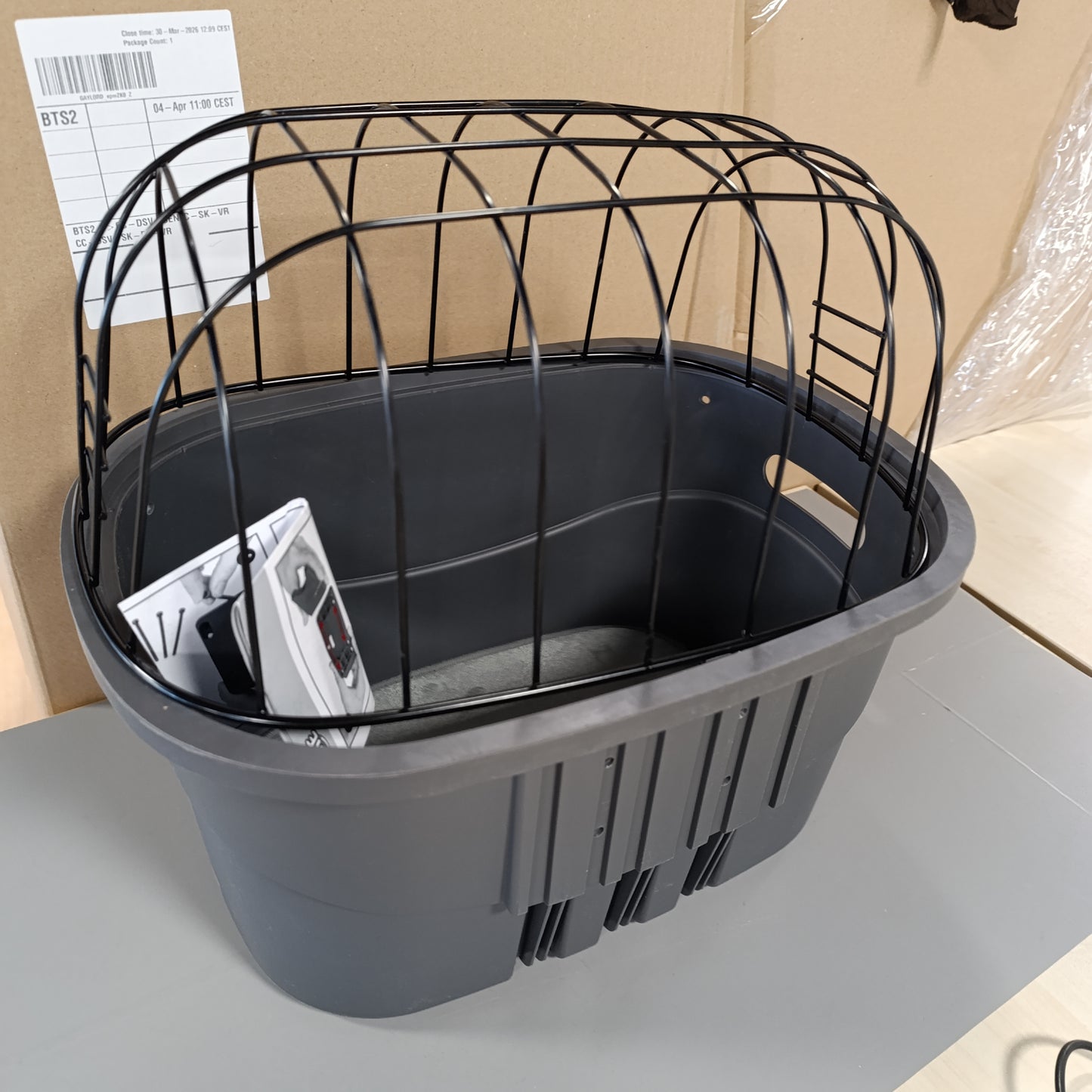 255685 - TRIXIE Shportë për qen e montuar përpara për biçikleta deri në 5 kg, 42 × 39 × 30 cm, e bërë prej plastike dhe rrjete, mbyllëse me lirim të shpejtë - 13096