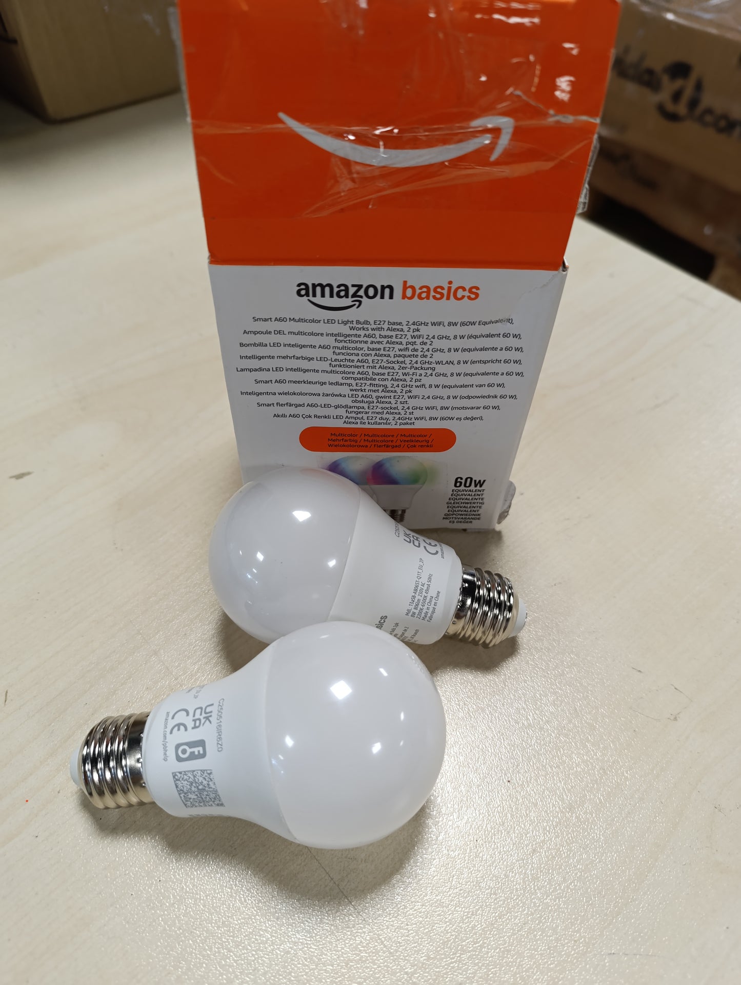 172339 - AMAZON BASICS Llambë LED Inteligjente që Ndryshon Ngjyrë, E27, 8W (Ekuivalente me 60W), Funksionon Vetëm me Alexa, Pako me 2, Shumëngjyrëshe