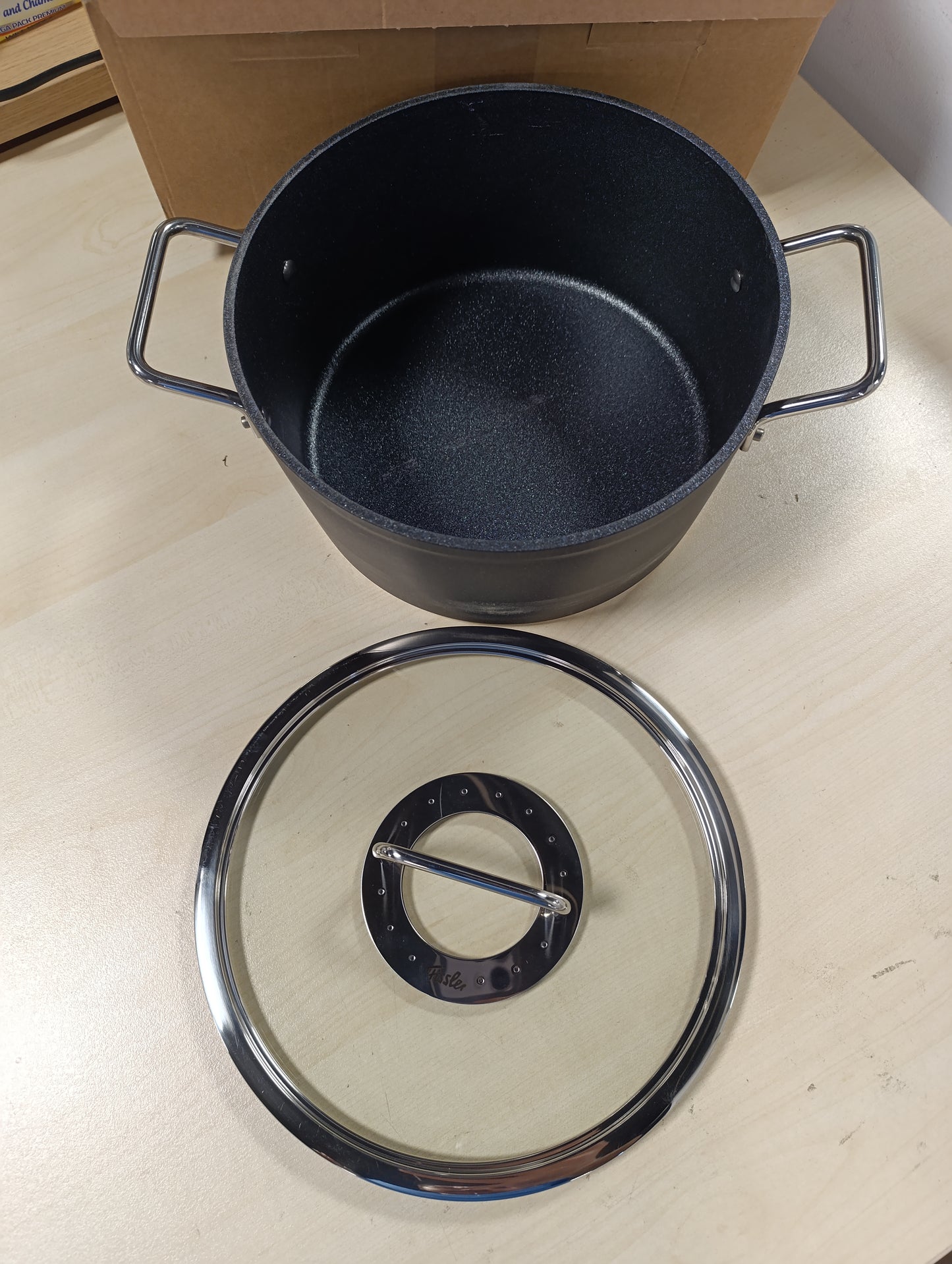 250077 - FISSLER Tenxhere alumini (Ø 24 cm, 4.9L) me kapak qelqi, jo-ngjitëse - Induksion