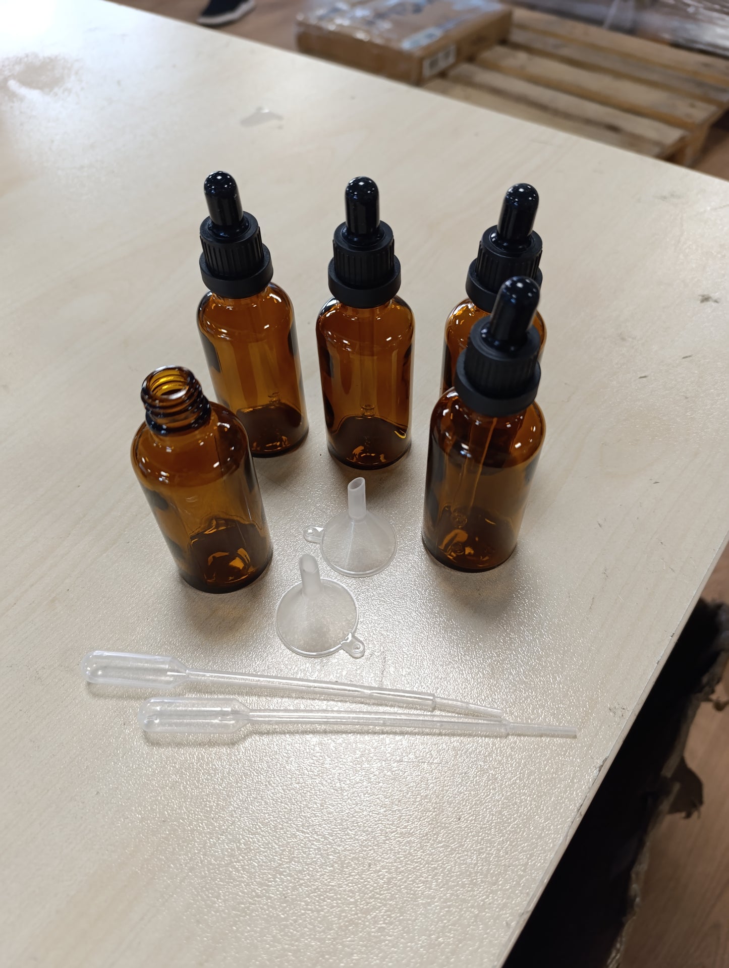 225218 - VMUTGA Set me 5 pjesë shishe qelqi ngjyrë kafe me pikatore, 50ml, shishe bosh me pikatore, të rimbushshme me gyp dhe etiketë për vajra esencialë, parfume dhe lëngje