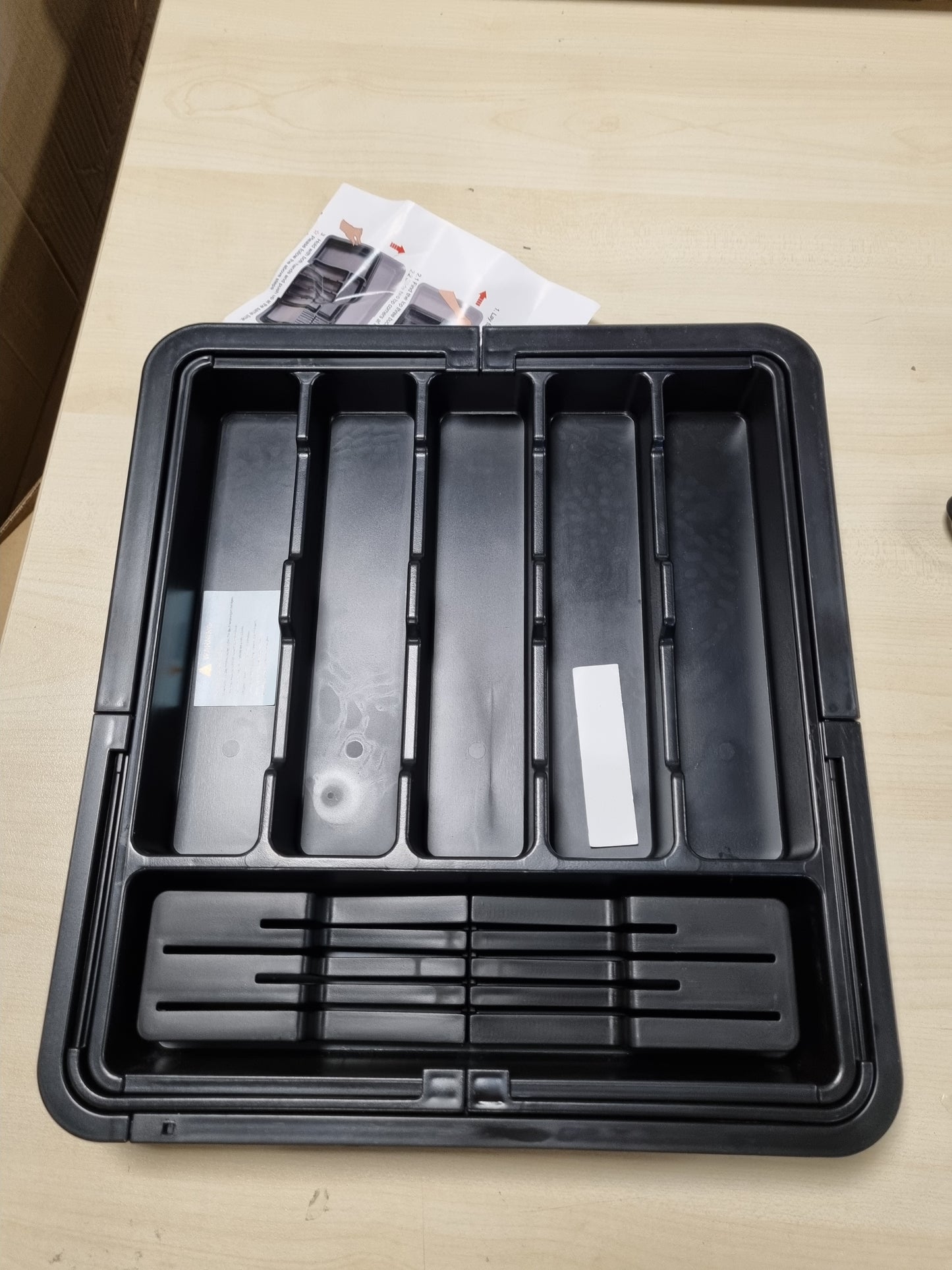 214831 - EUQVUNN Tabaka e zgjerueshme e takëmeve për sirtarë, 6-9 ndarje të rregullueshme, me 2 blloqe thikash të lëvizshme, mbajtëse kompakte plastike për takëm për pirunë dhe thika (e zezë)