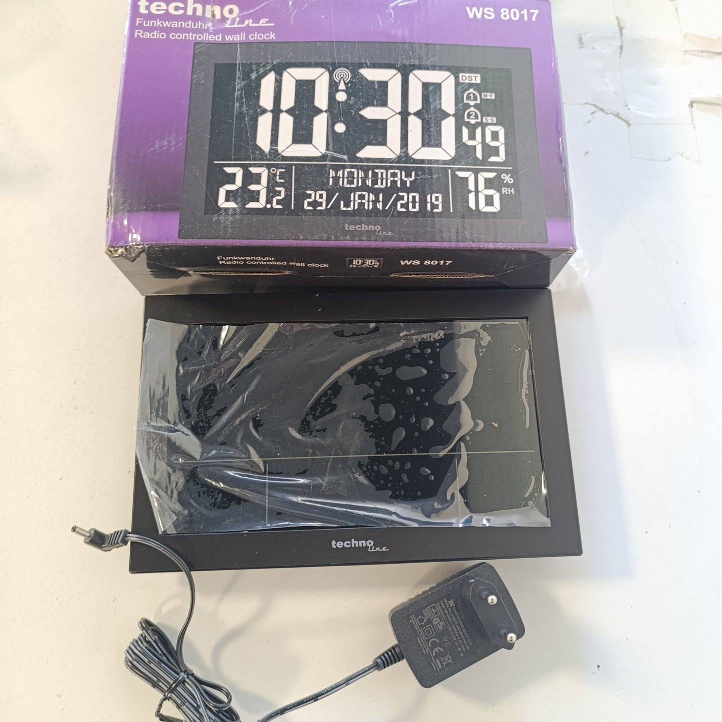221489 - Technoline WS 8017 orë muri/tavoline me radio, temperaturë, lagështi, datë, 2 orë alarmi