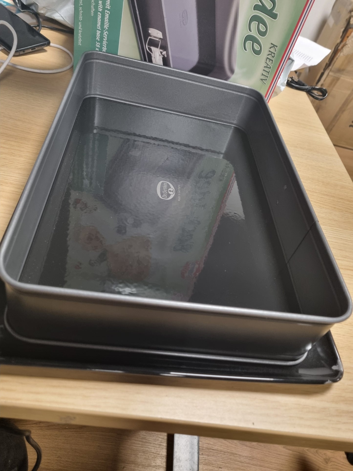 227104 - DR. OETKER Tavë drejtkëndëshe me formë pranvere, 38 cm, smalt, rezistente ndaj nxehtësisë deri në 230°C