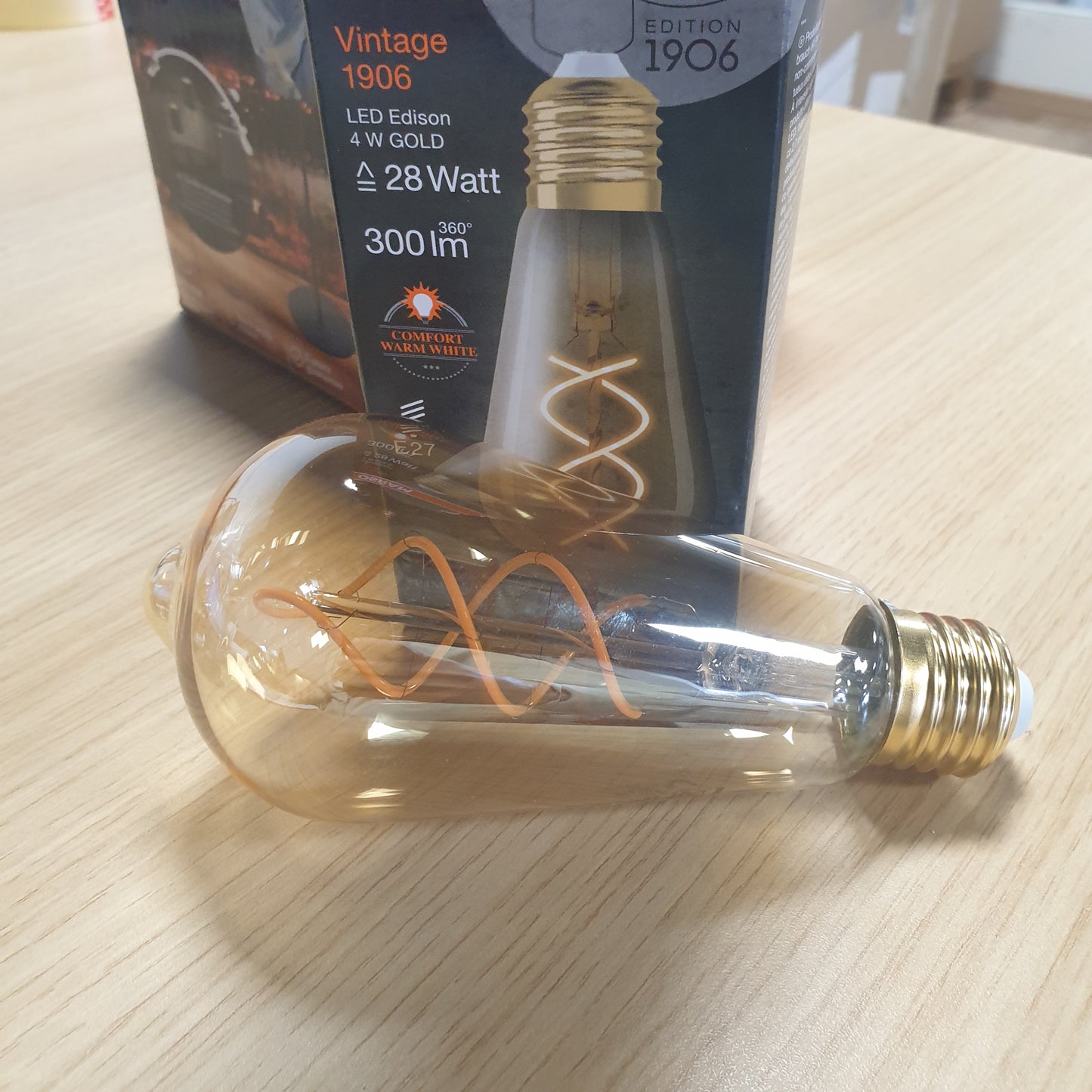 230092 - OSRAM Llambë LED Vintage 1906 Golden Filament, Qelqi, Formë Edison, Bazë E27, 300 Lumen, Ekuivalente me 28W, E Bardhë shumë e Ngrohtë (2000K), E Errësueshme