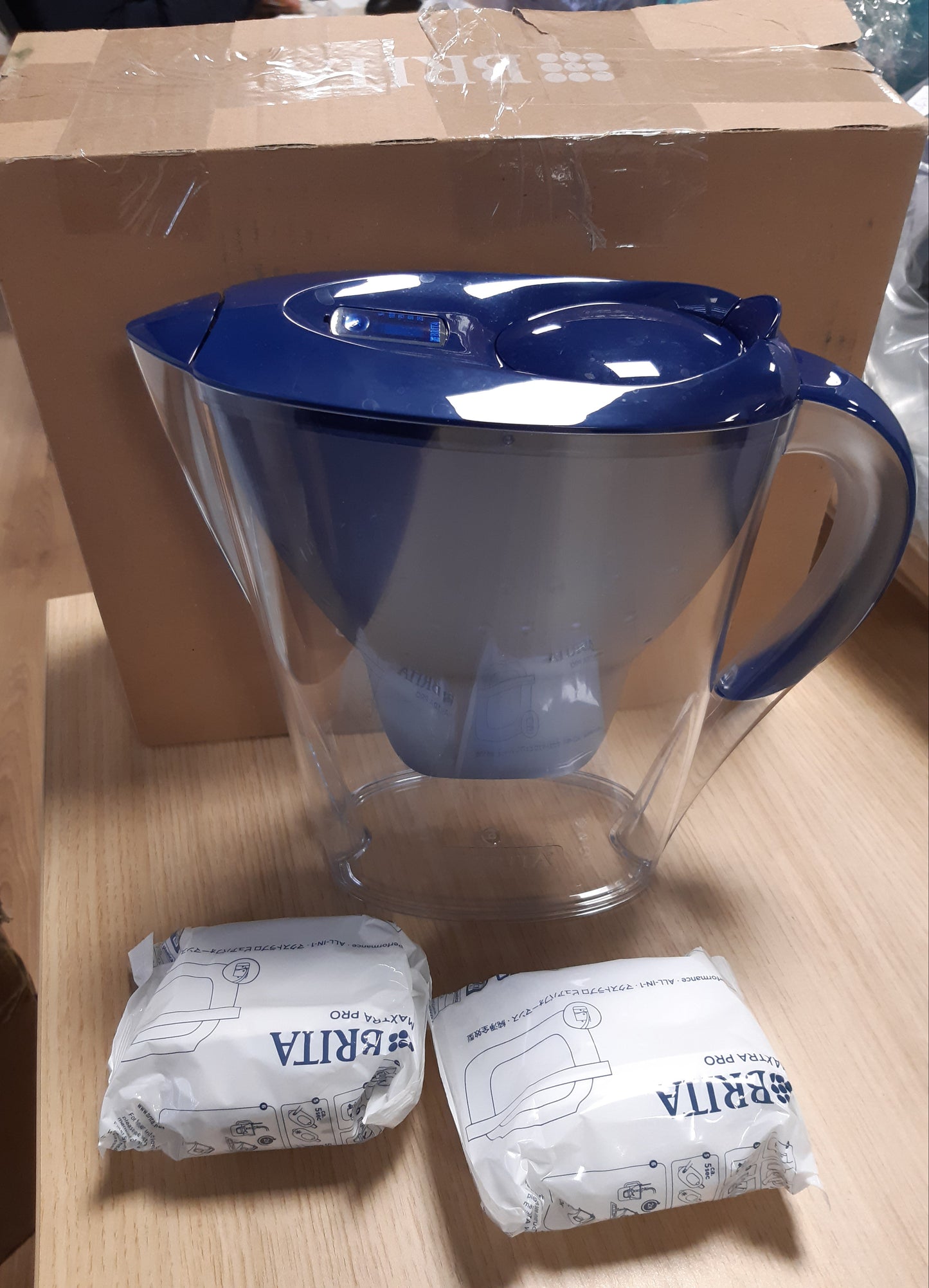 119485 - BRITA - Enë Filtri Uji Marella Blu (2.4L) me 2 filtra MAXTRA PRO, Zvogëlojnë Klorin, Gëlqeren, PFAS dhe Metalet - Elegant dhe Funksional