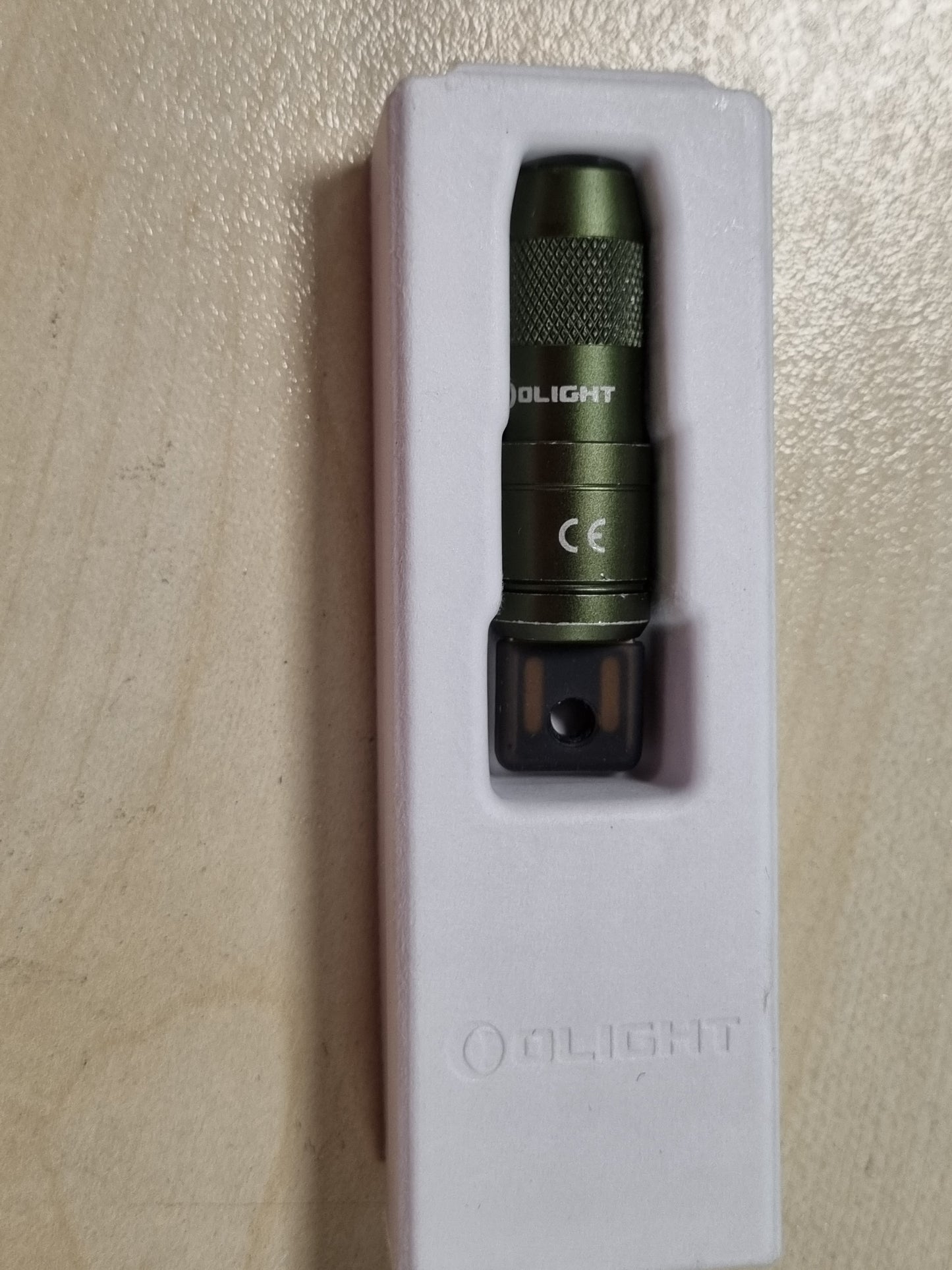 214320 - OLIGHT Fener Magnetik i Rikarikueshëm pa Duart, 50 Lumen, Jeshile