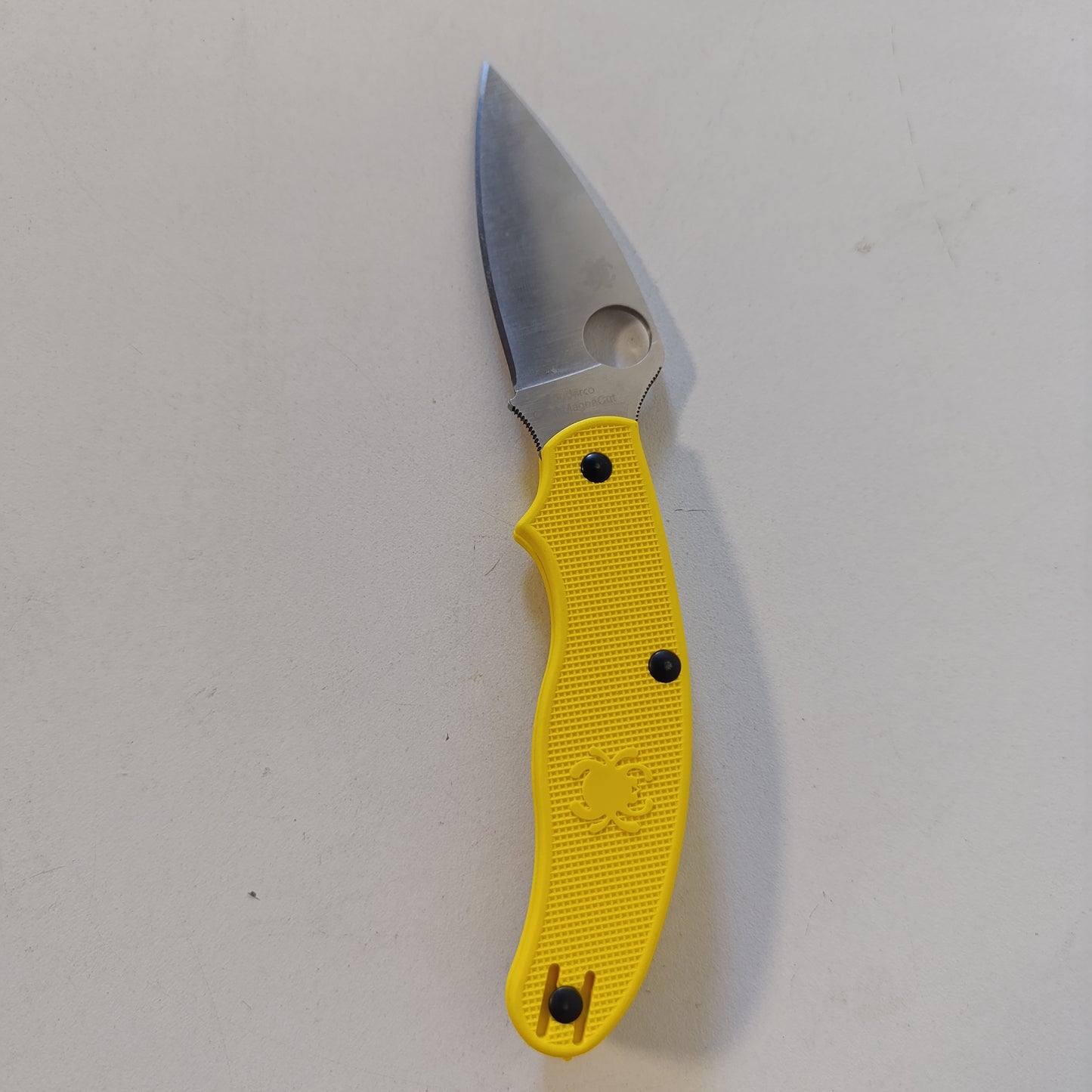 213043 - SPYDERCO Thikë e verdhë e kripur.