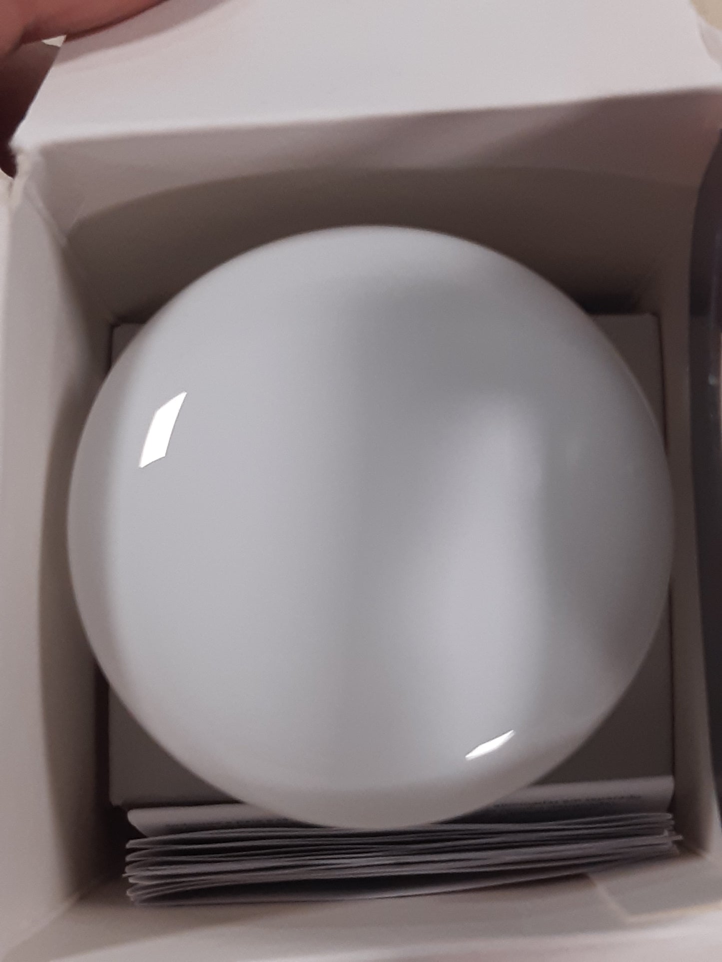 221313 - PHILIPS Hue White and Color Ambiance E27 1100 lm 8W (75W), 16 milion ngjyra, e zbehtë, ndriçim inteligjent