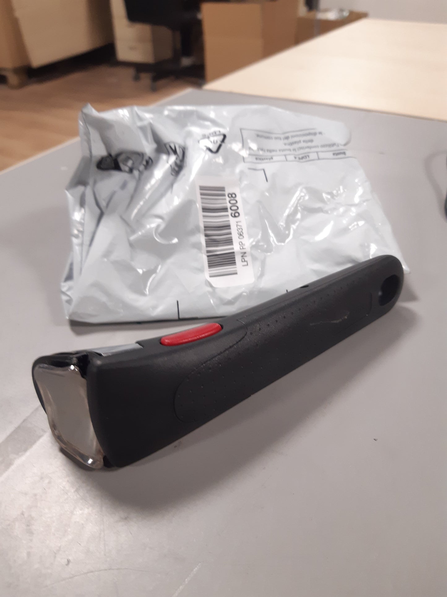229218 - LAGOSTINA Dorezë e lëvizshme, rezistente deri në 10 kg, dizajn ergonomik, ngjyrë e zezë