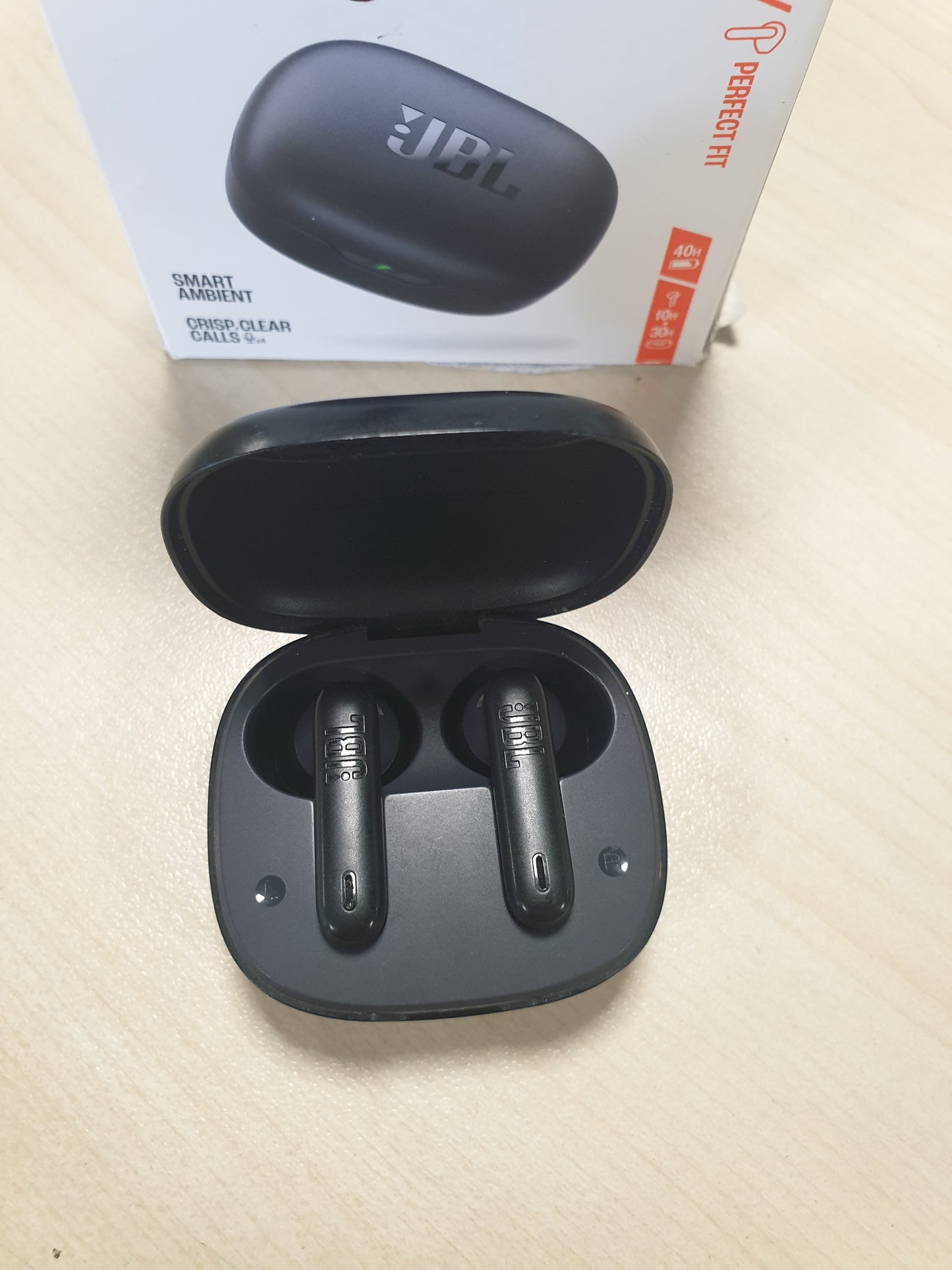 267786 - JBL WAVE FLEX 2, kufje Bluetooth True Wireless, 40 orë kohë dëgjimi, JBL Pure Bass, teknologji Smart Ambient, IP54 rezistente ndaj ujit dhe pluhurit, lidhje me shumë pika, ngjyrë e zezë