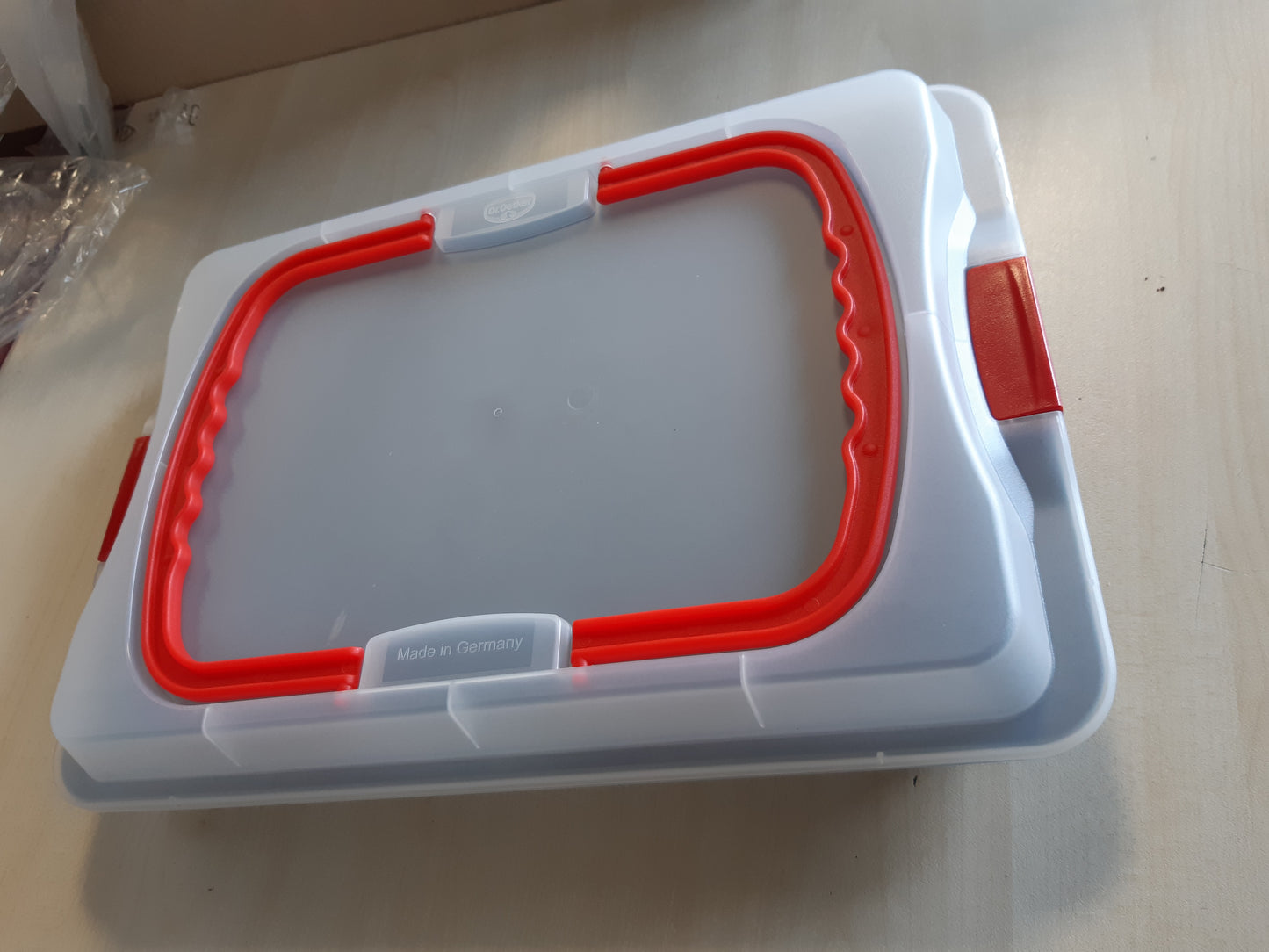 246501 - DR. OETKER TEPSI PJEKJE ME MBULESË TRANSPORTI BAKE & GO – 3 NË 1: TEPSI FURRE PËR PJEKJE, RUAJTJE DHE TRANSPORTIM – JO-NGJITËSE, 42X29X4 CM