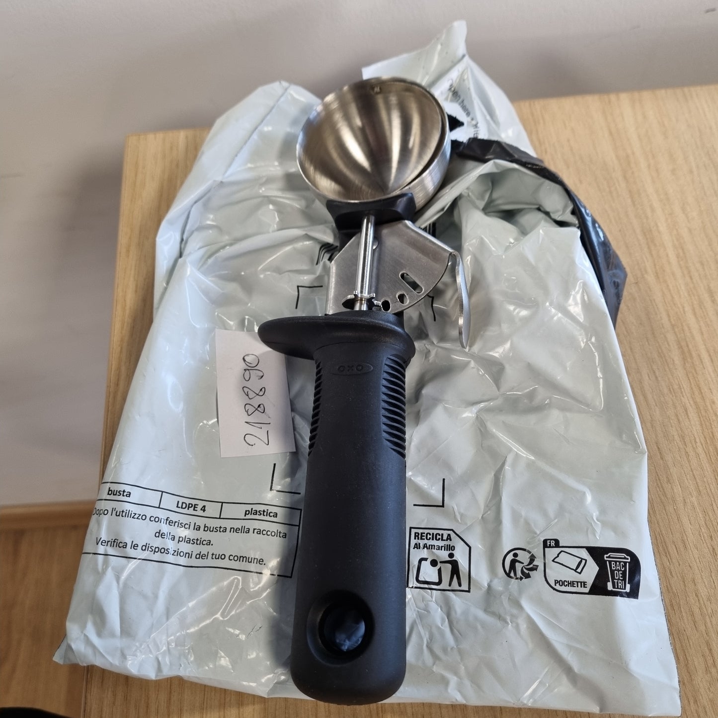 218890 - OXO GOOD GRIPS – Lugë profesionale akulloreje prej çeliku inox me këmbëz