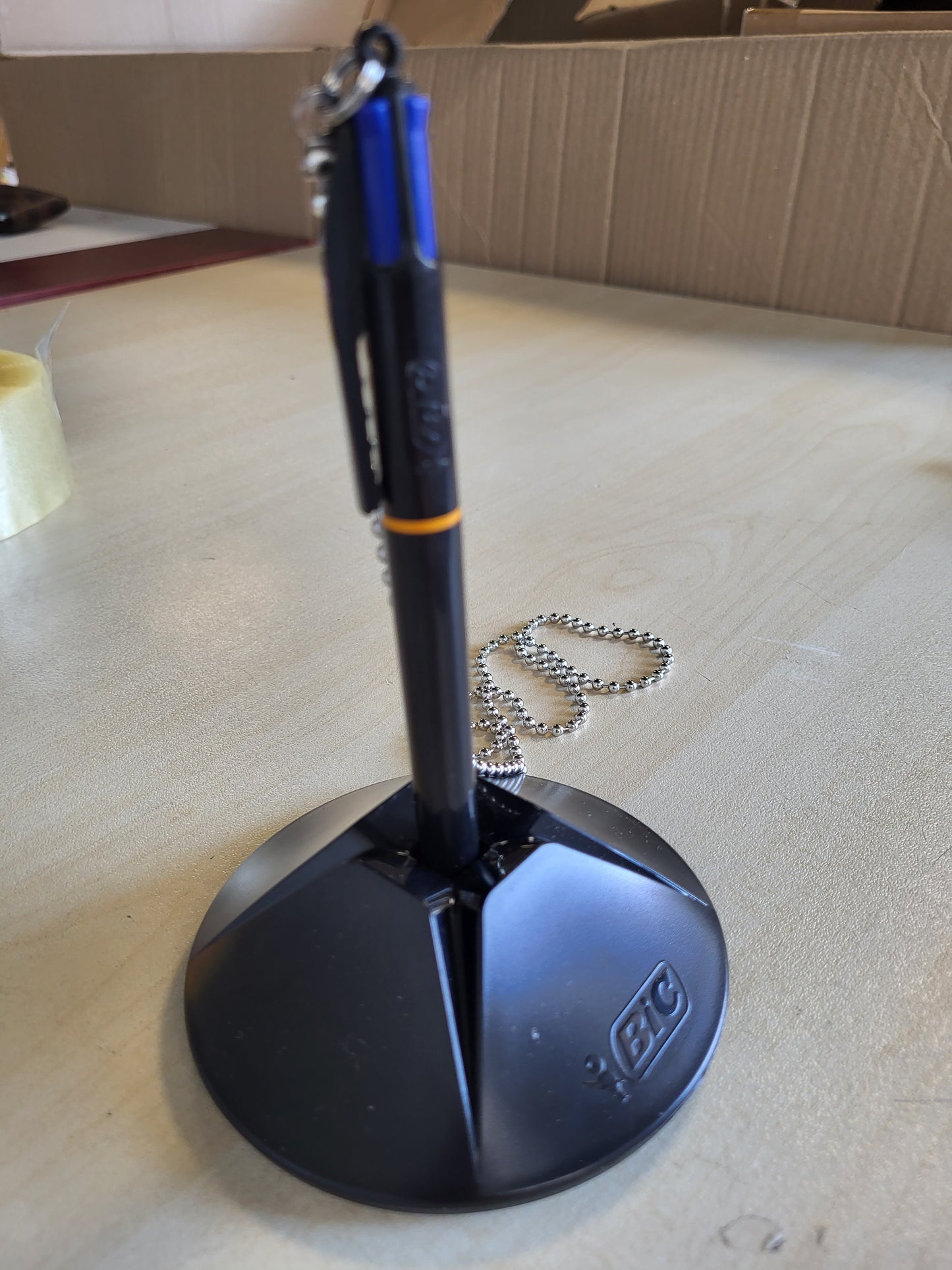 269390 - BIC Stilolaps me 4 Ngjyra - Stilolaps i tërheqshëm me mbështetëse, me majë të mesme (1.0 mm) - i çertifikuar për mjedisin NF - Kuti me 1 copë
