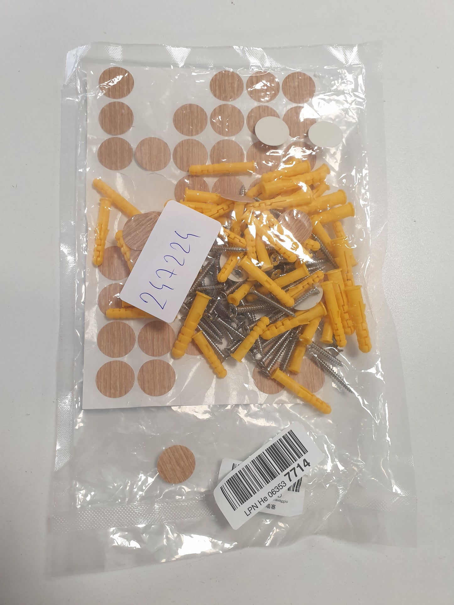 247224 - SET ME SPIRANCA DHE VIDA, 120 copë (60 spiranca muri dhe 60 bulona muri), 1 ngjitëse muri