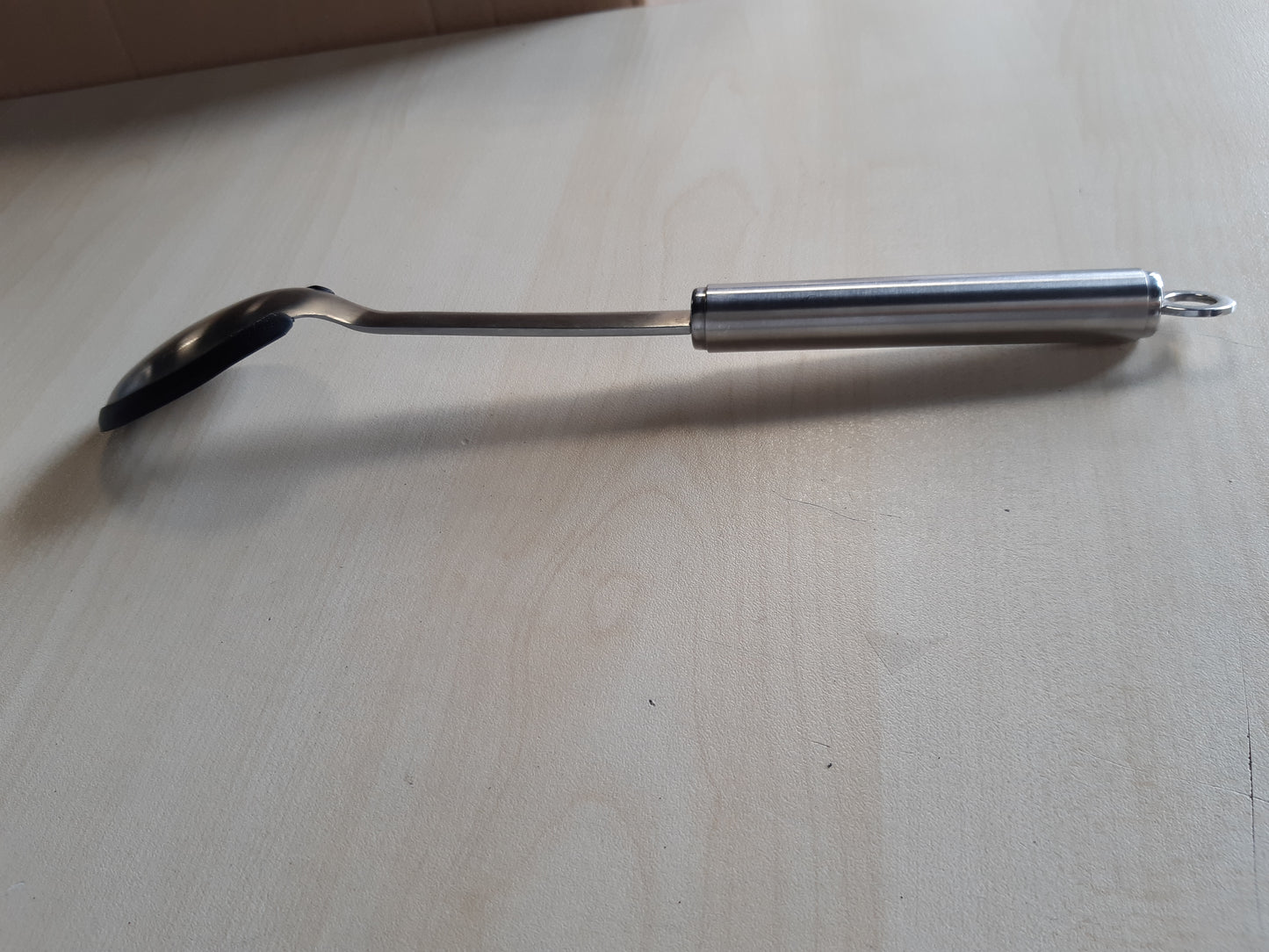 250993 - RÖSLE Lugë silikoni, Lugë salce me cilësi të lartë me buzë silikoni dhe dorezë të rrumbullakët, çelik inox 18/10, e përshtatshme për lavastovilje, 33.5 x 6 x 4 cm, Argjendtë/E zezë