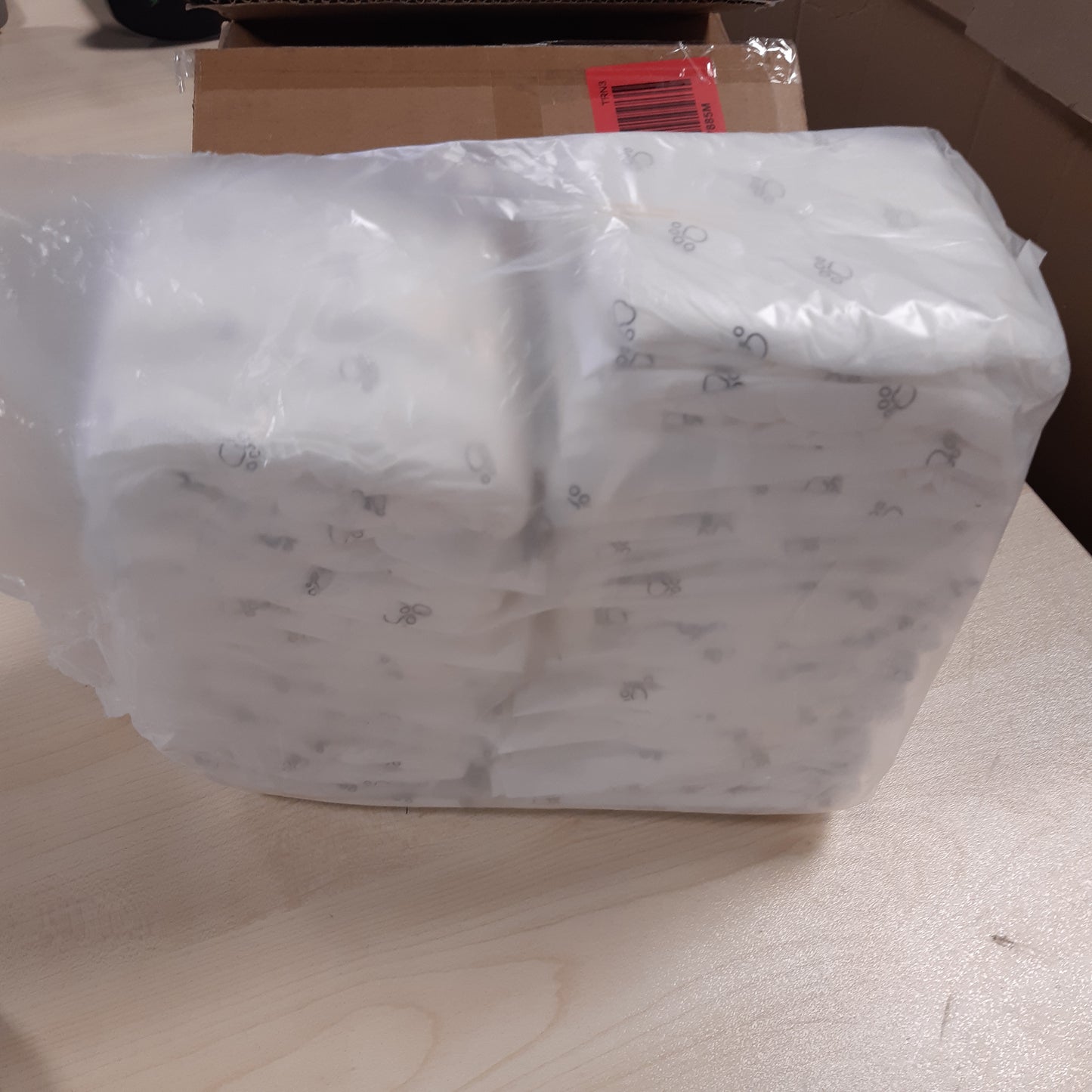 252057 - AMAZON BASICS Pelena për qen meshkuj, të vegjël (30 copë), të bardha