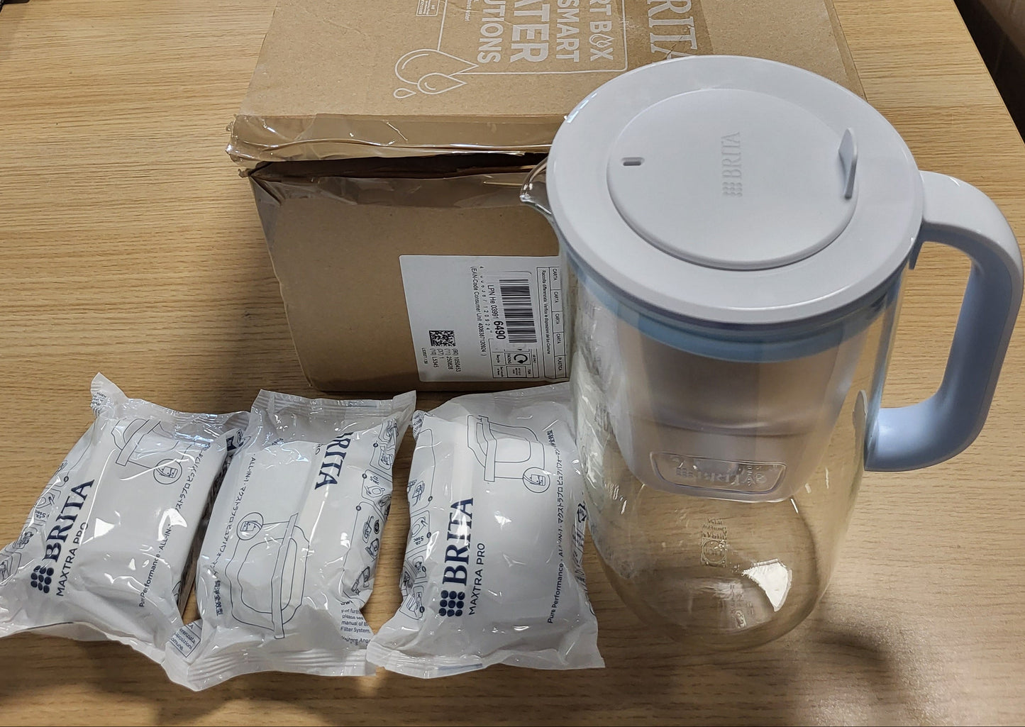 183237 - BRITA - Enë Filtri Uji prej Qelqi, Blu e Çelët, 2.5L, me 3 Fishekë MAXTRA PRO dhe Dritë Smart LED, Kapak me Mentesha - i Heq Papastërtitë, Gëlqerën, Metalet