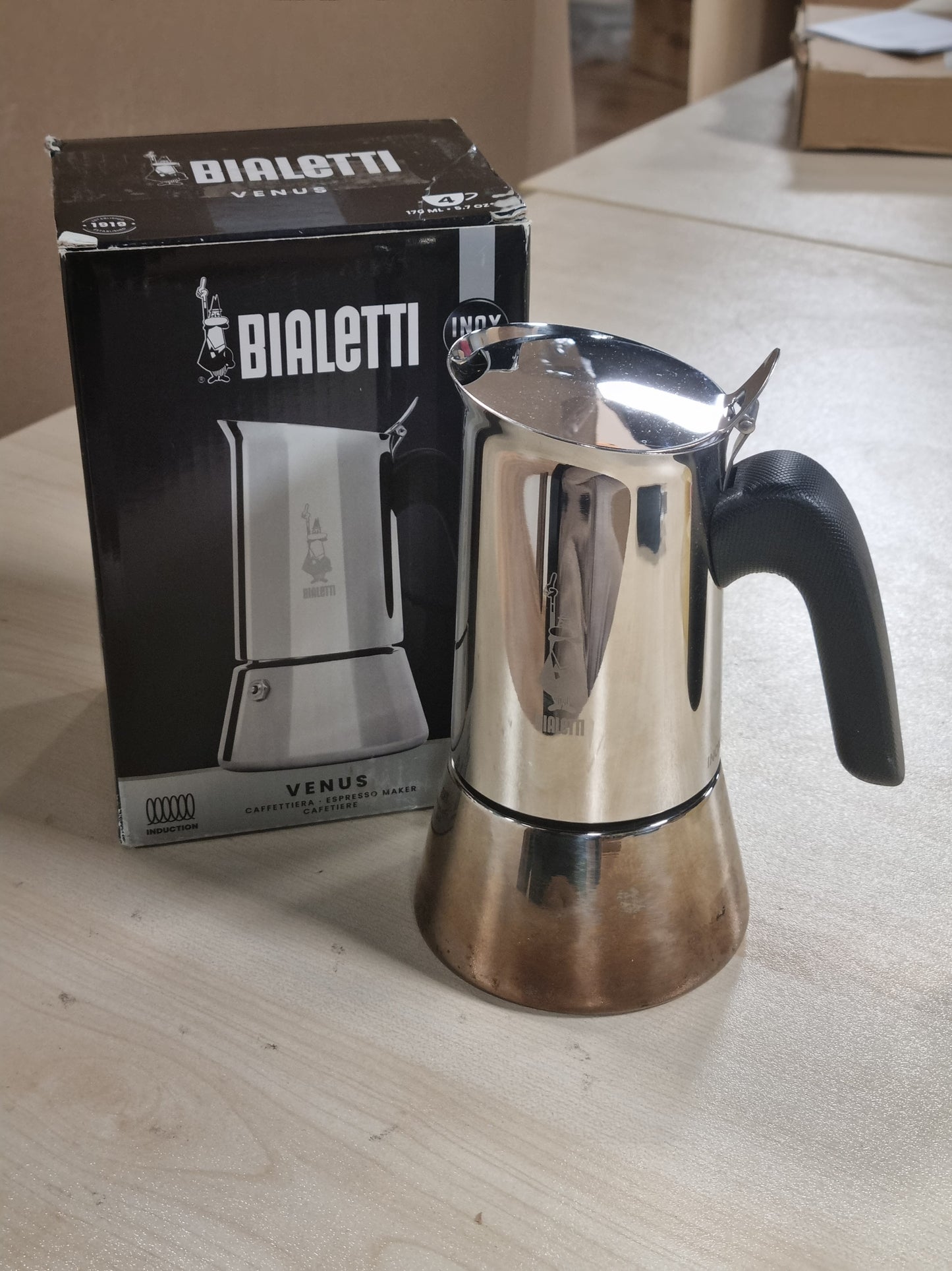 191836 - BIALETTI - Makinë Espresso Italiane Venus Induction, e Bërë nga Çelik Inox, Përshtatshme për të Gjitha Llojet e Pjatave, Kapacitet 4 Filxhanë Kafeje (170ml), Argjendi