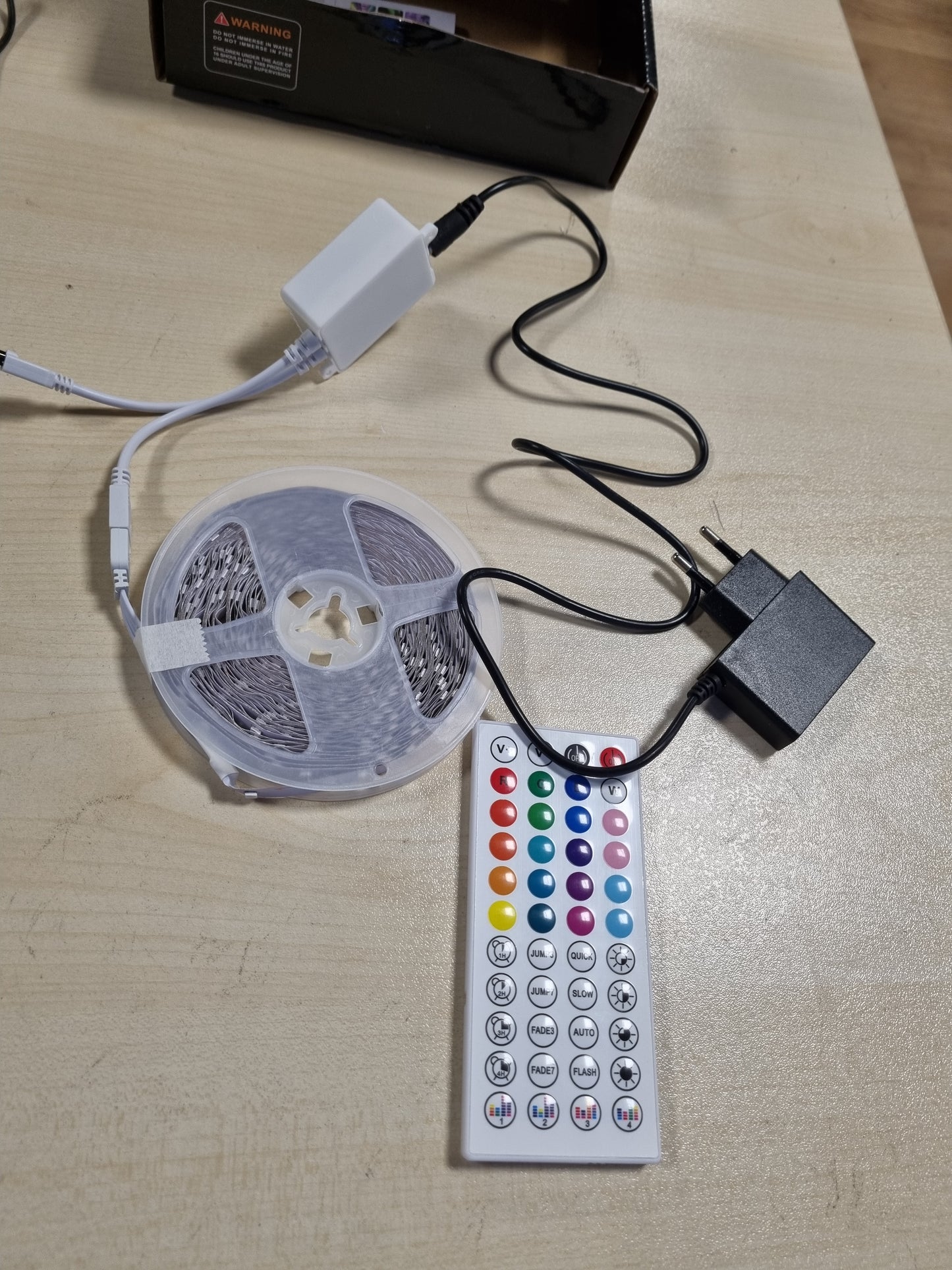 242228 - HOVVIDA Shirit LED 10M, 30 LED/metër, RGB, 300 LED, aplikacion dhe telekomandë, modalitet muzike