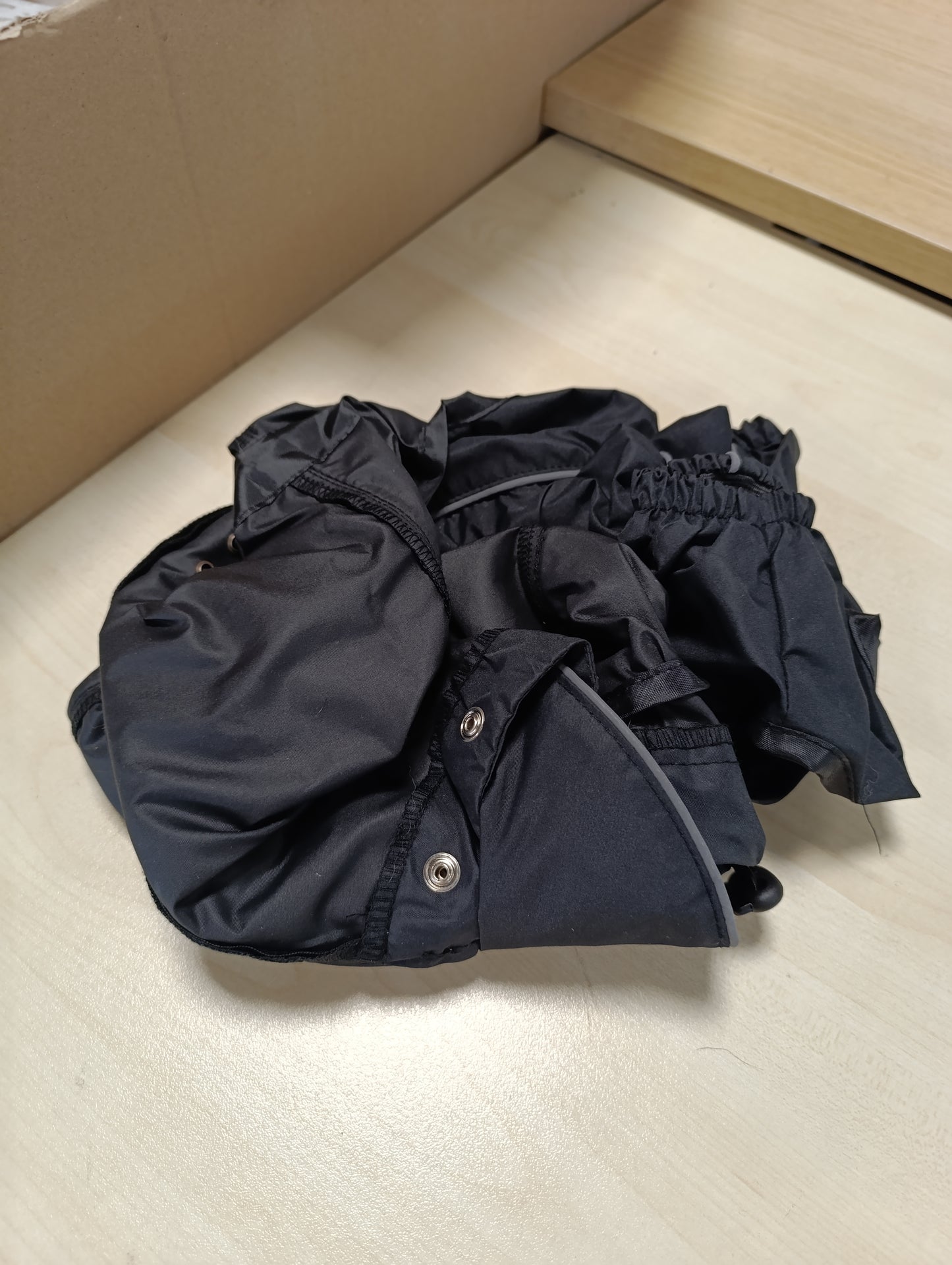 245947 - Kerbl Mushama shiu Manchester, xhaketë për qen, e zezë, 50 cm, poliester, mbrojtje për këmbët
