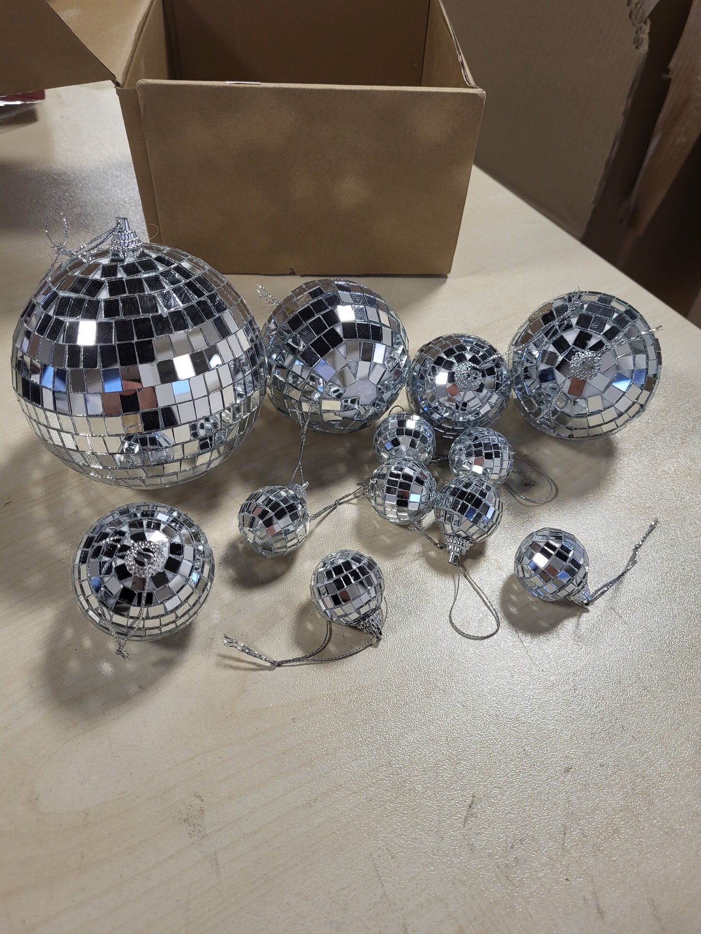 252704 - MytaYt Top Pasqyre me 12 Pjesë, Top Disko i Varur prej Argjendi, Mini Top Disko për Dekorimin e Pemës së Krishtlindjeve (10/7/5/3/2cm)