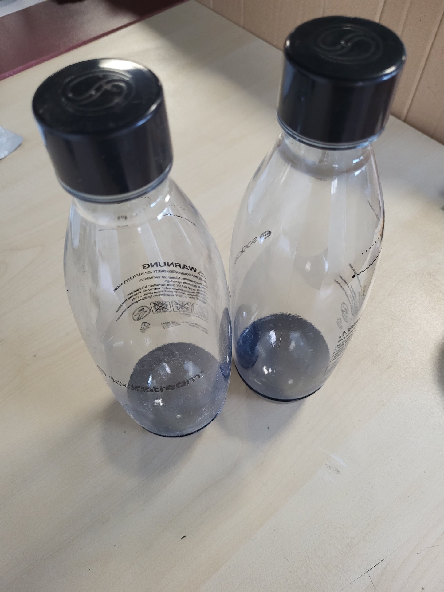 223898 - SodaStream Shishe 1 Litër me Siguresë, Pako Binjake e Zezë